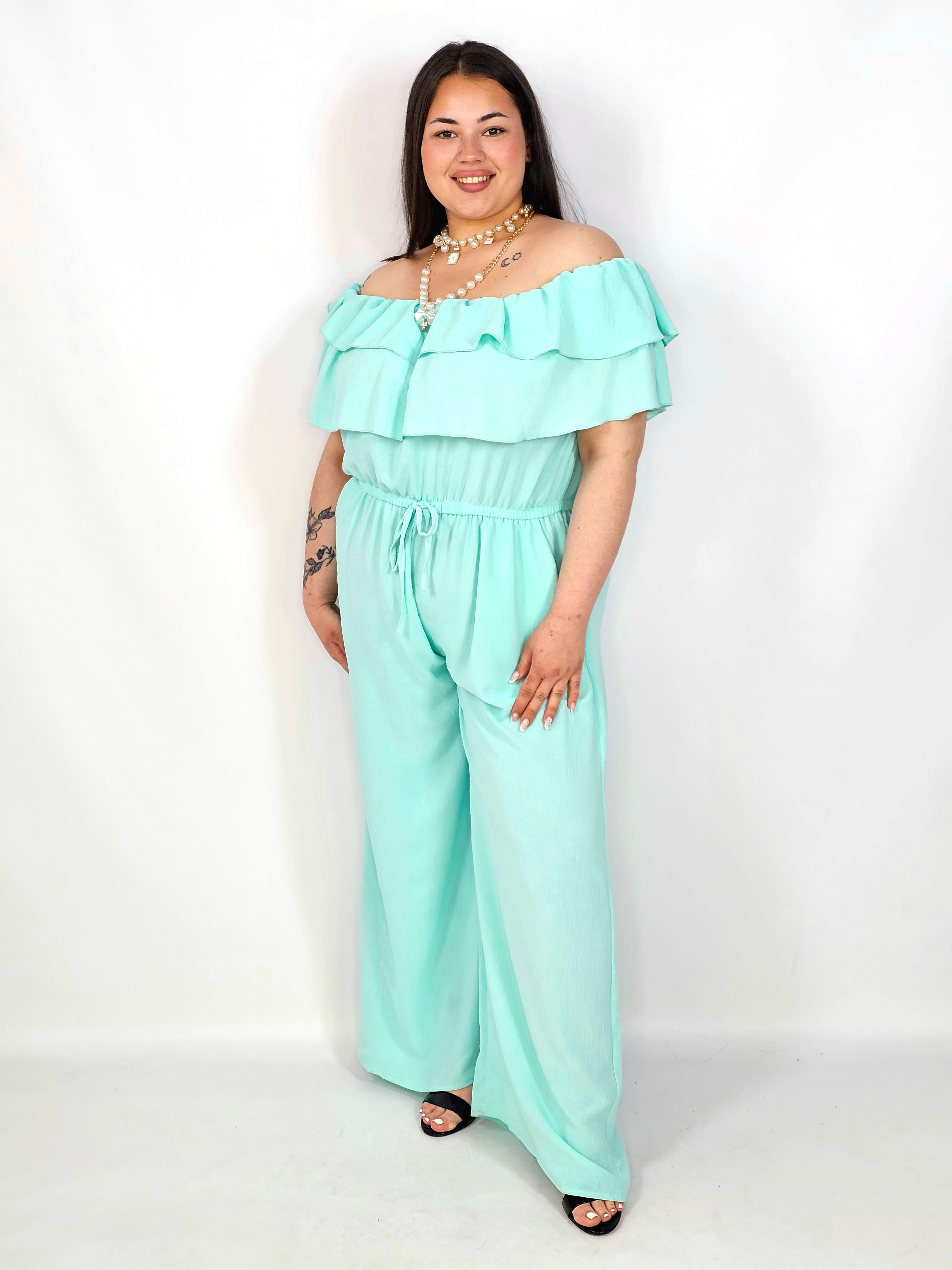 Kombinezon plus size –elegancki kombinezon z odkrytymi ramionami i szerokimi nogawkami Stylowa XL