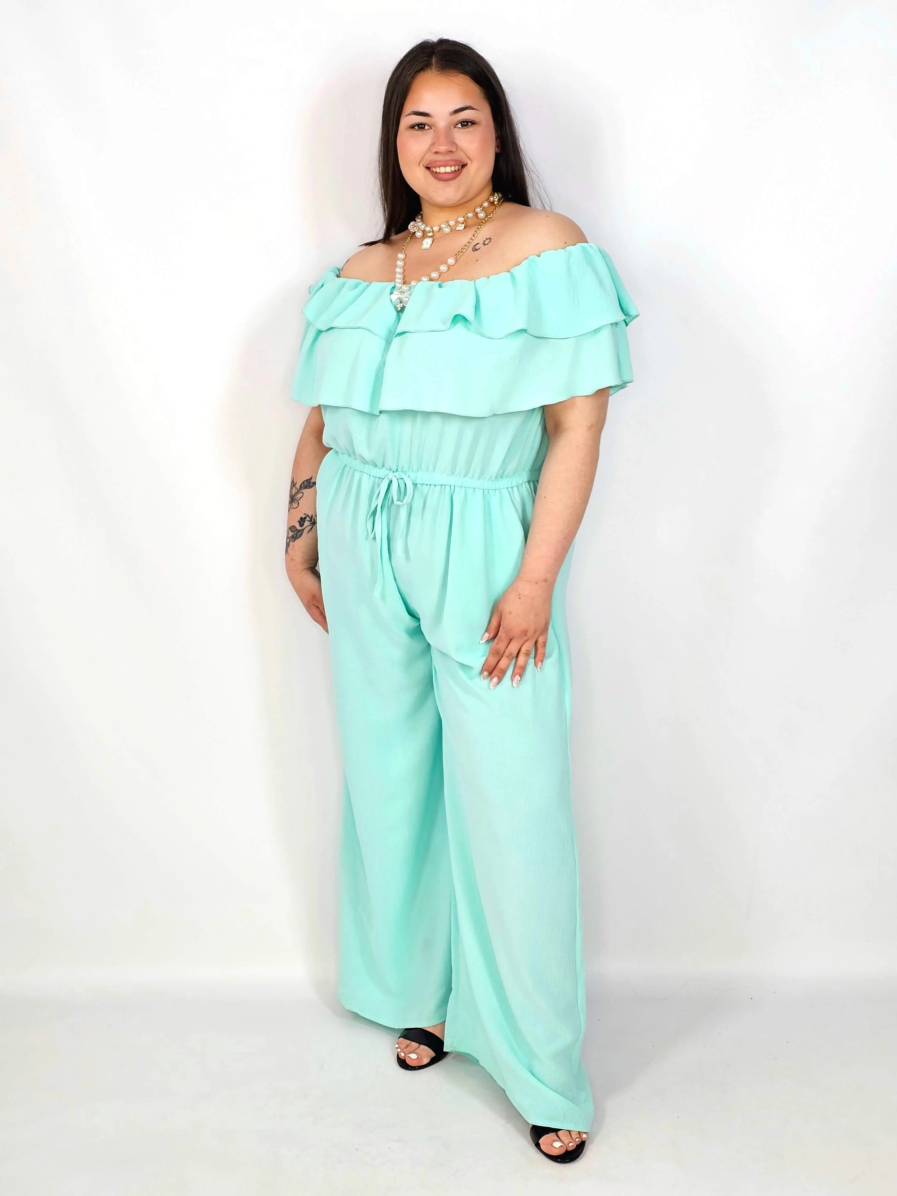 Kombinezon plus size –elegancki kombinezon z odkrytymi ramionami i szerokimi nogawkami Stylowa XL