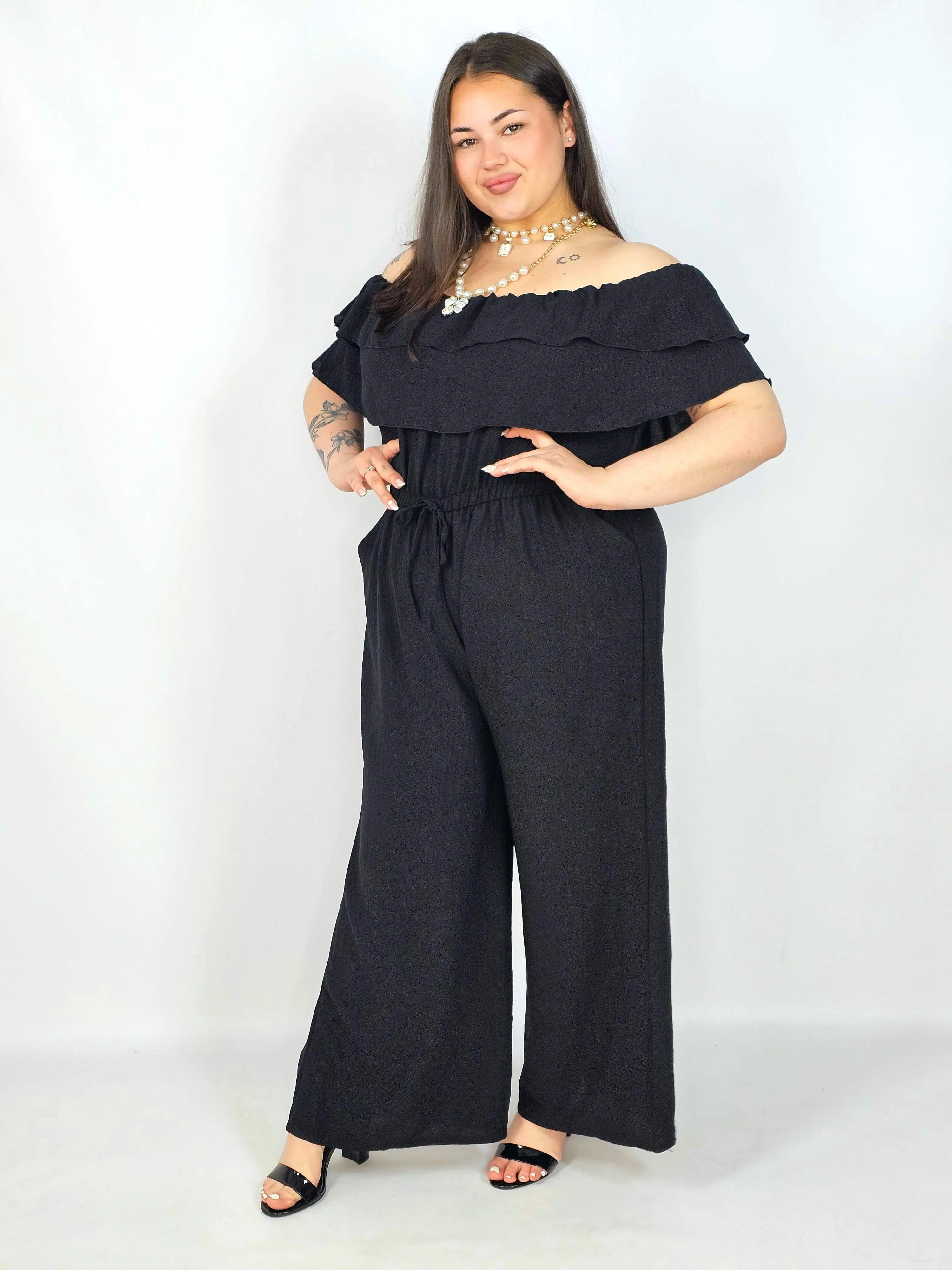 Kombinezon plus size –elegancki kombinezon z odkrytymi ramionami i szerokimi nogawkami Stylowa XL