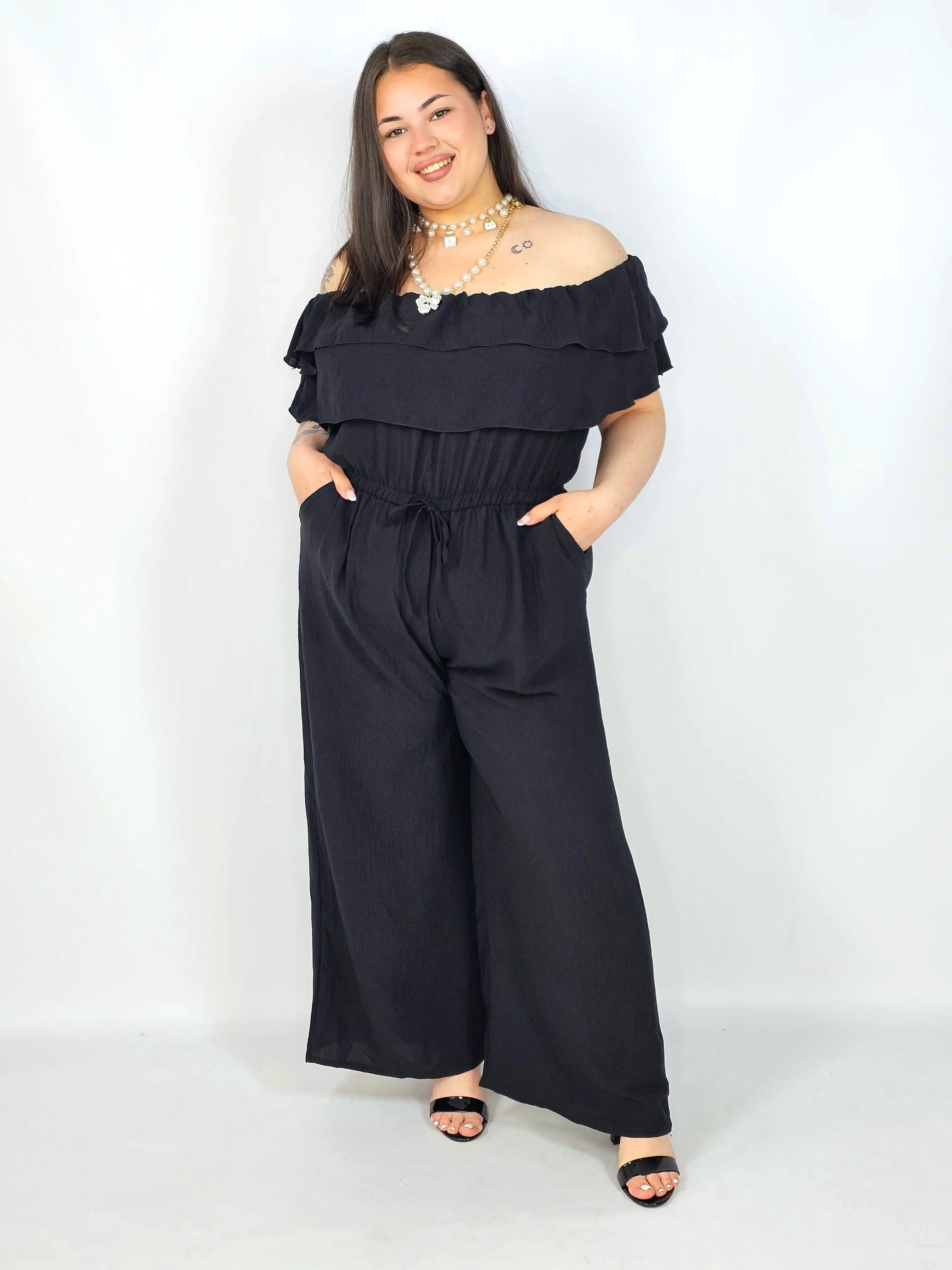 Kombinezon plus size –elegancki kombinezon z odkrytymi ramionami i szerokimi nogawkami Stylowa XL