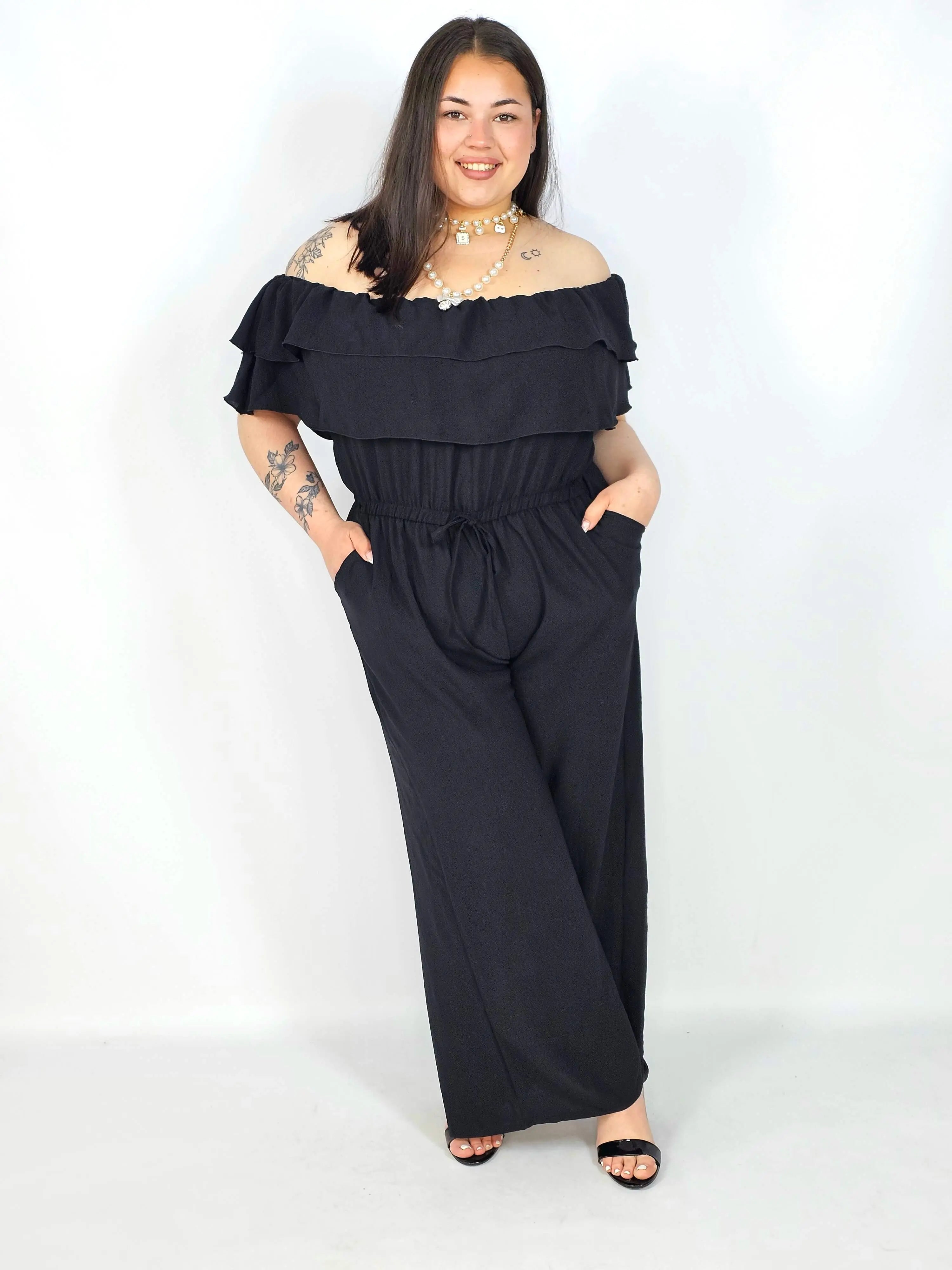 Kombinezon plus size –elegancki kombinezon z odkrytymi ramionami i szerokimi nogawkami Stylowa XL