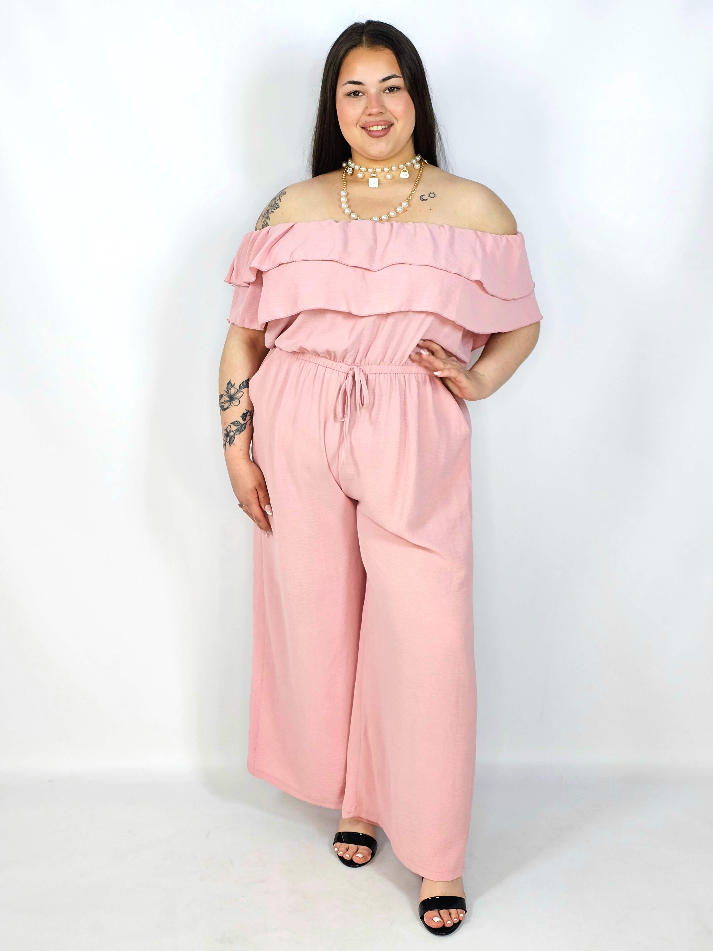 Kombinezon plus size –elegancki kombinezon z odkrytymi ramionami i szerokimi nogawkami Stylowa XL