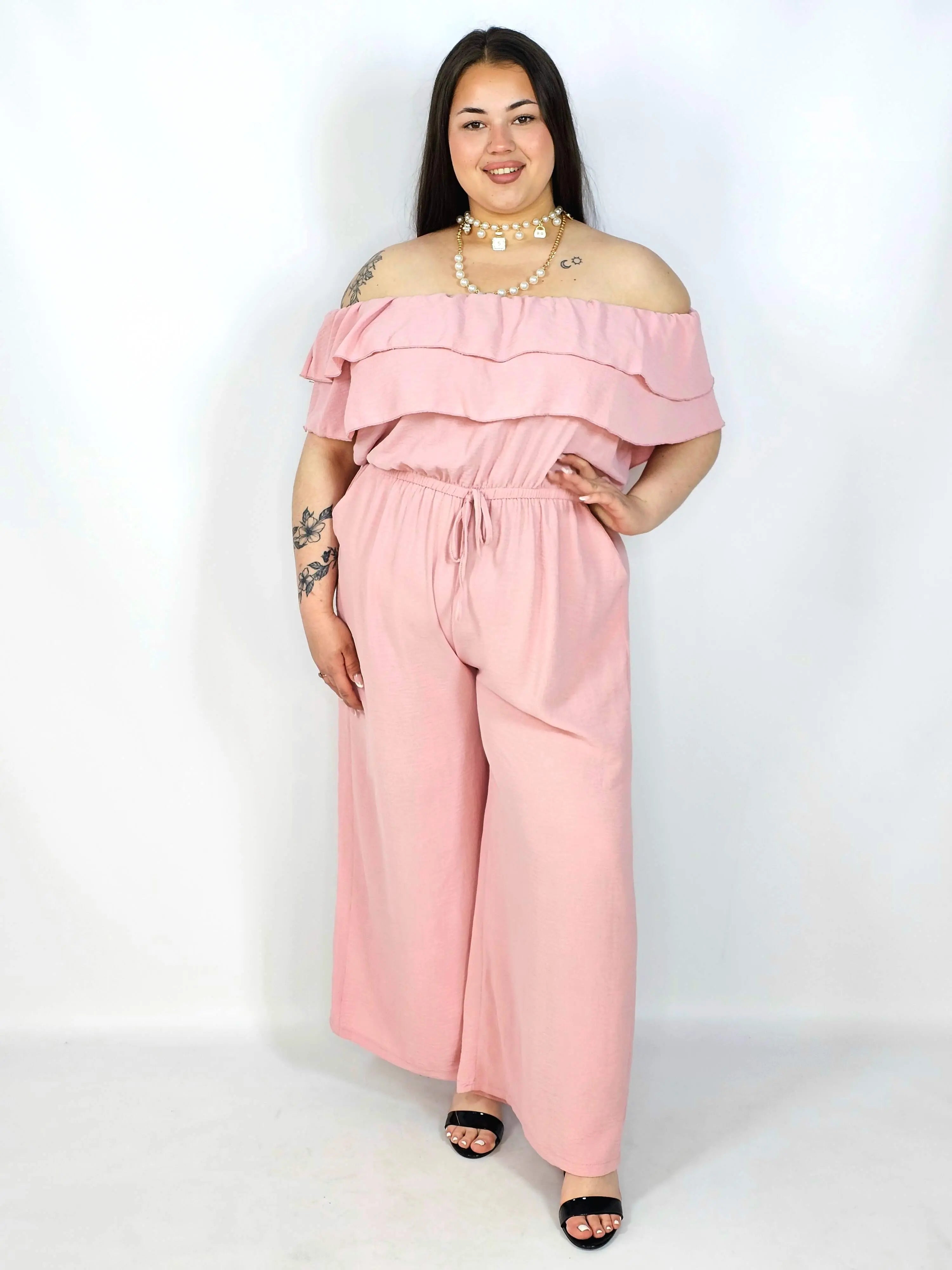 Kombinezon plus size –elegancki kombinezon z odkrytymi ramionami i szerokimi nogawkami Stylowa XL