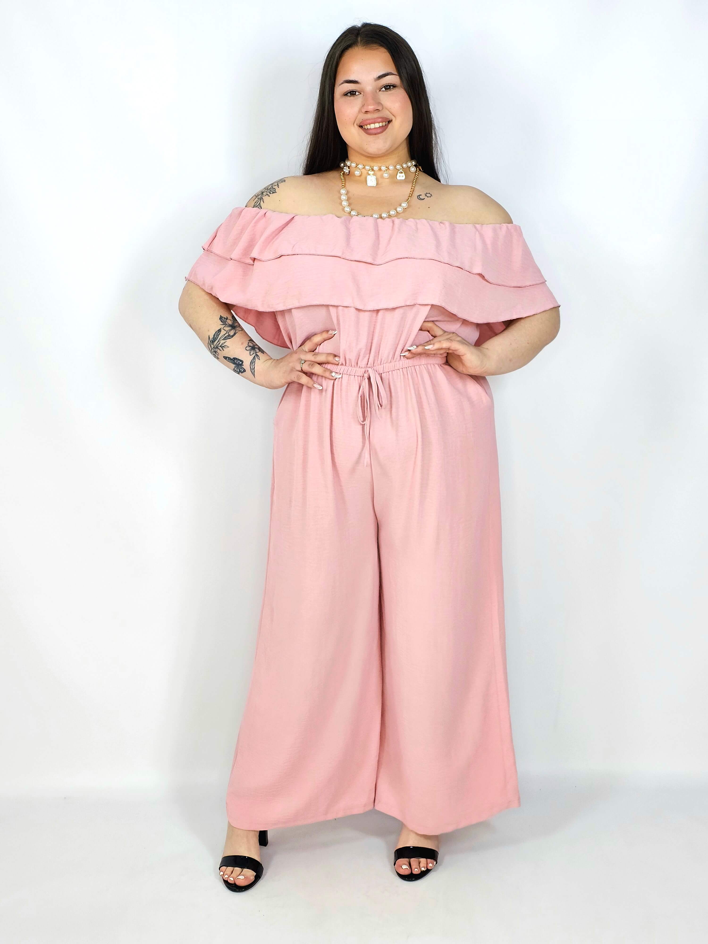 Kombinezon plus size –elegancki kombinezon z odkrytymi ramionami i szerokimi nogawkami Stylowa XL