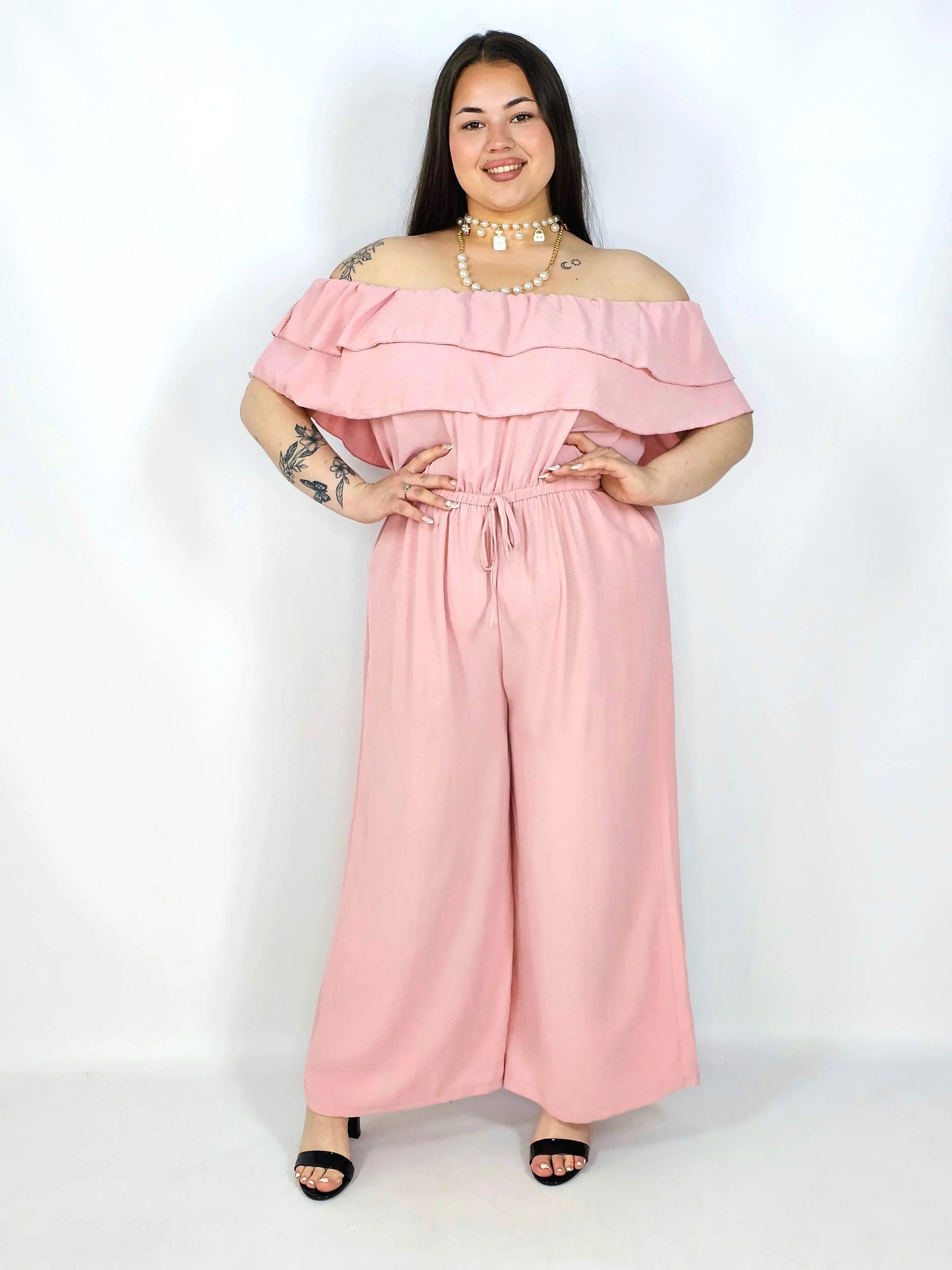 Kombinezon plus size –elegancki kombinezon z odkrytymi ramionami i szerokimi nogawkami Stylowa XL