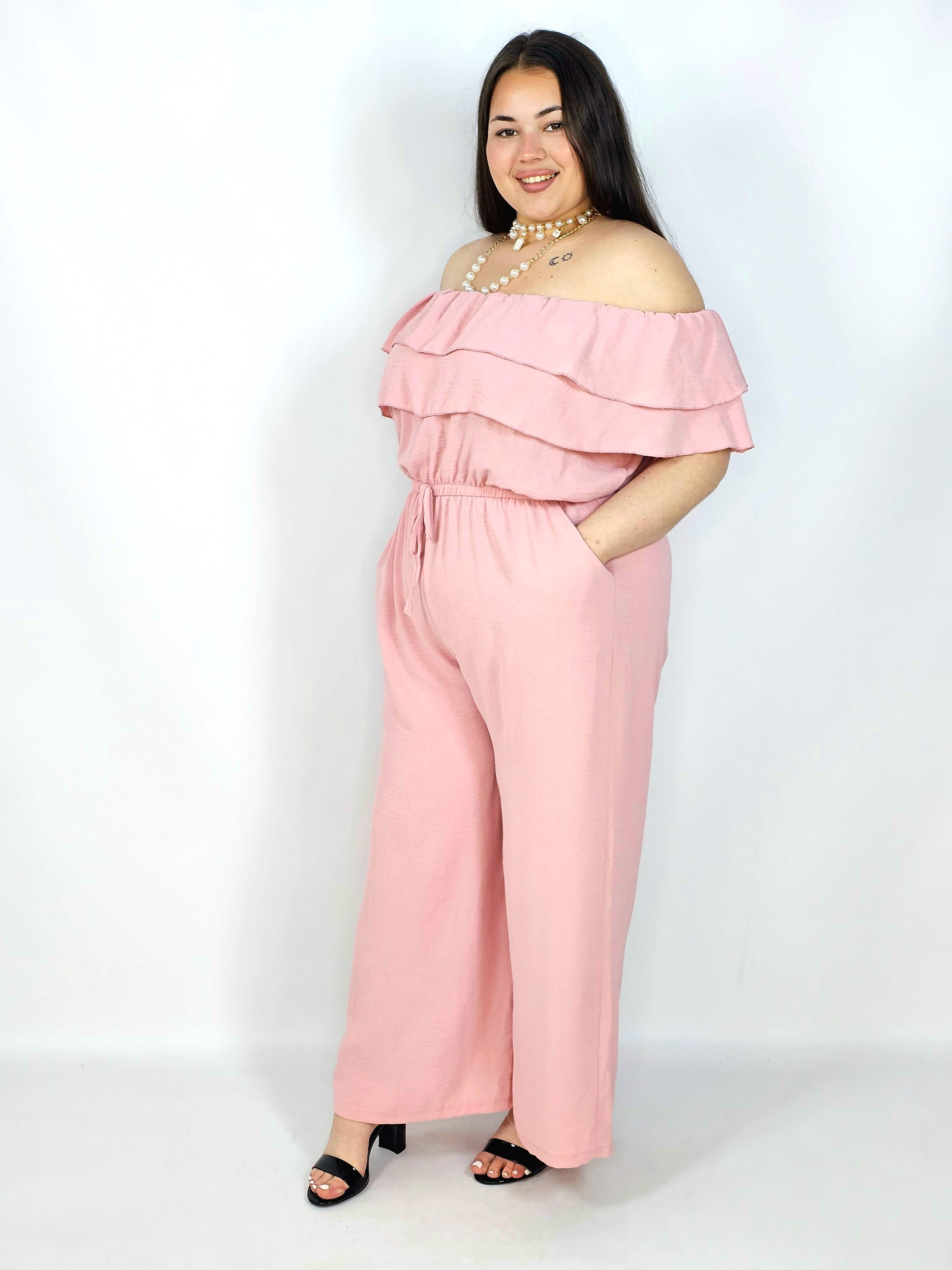 Kombinezon plus size –elegancki kombinezon z odkrytymi ramionami i szerokimi nogawkami Stylowa XL