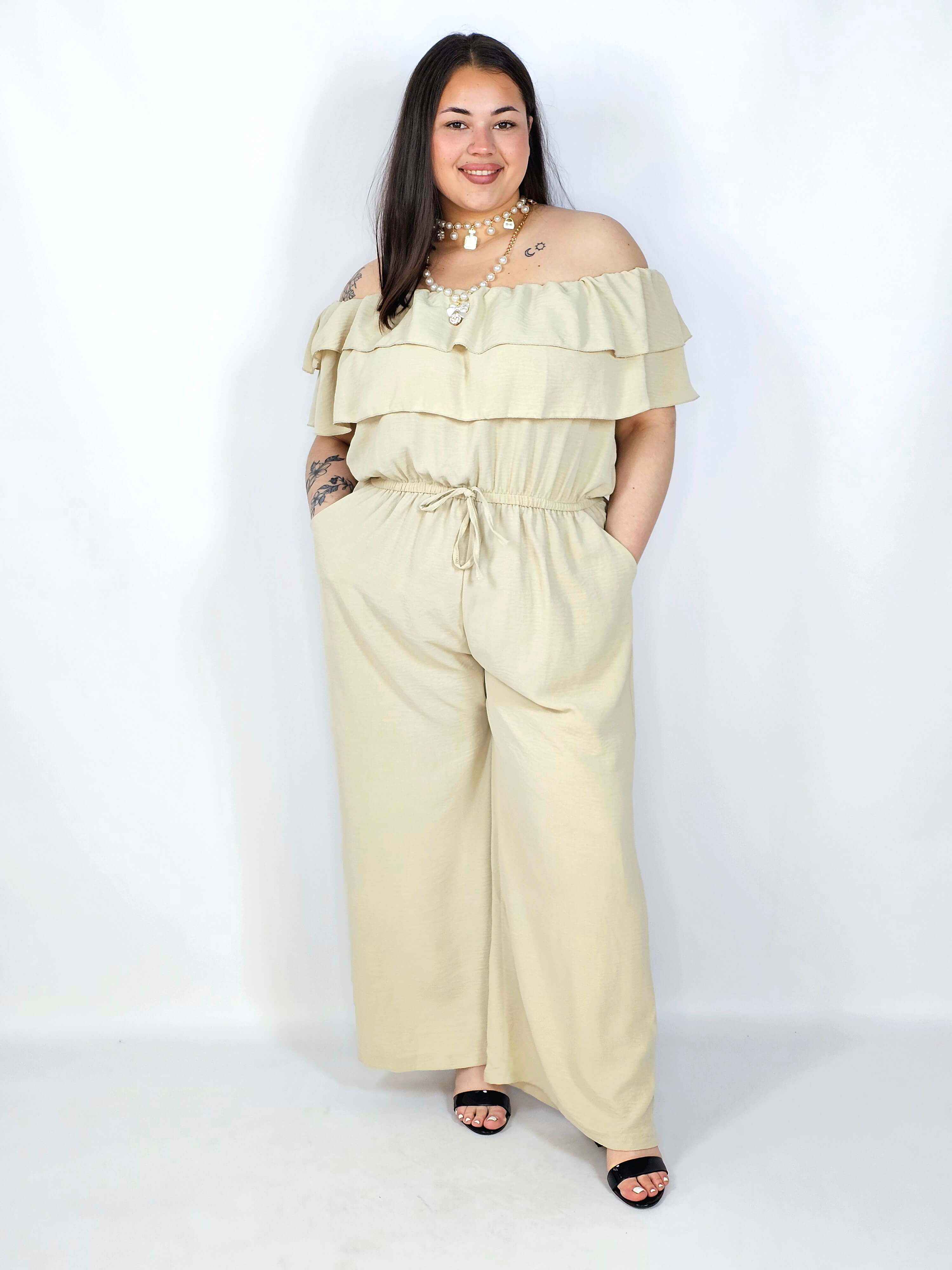 Kombinezon plus size –elegancki kombinezon z odkrytymi ramionami i szerokimi nogawkami Stylowa XL