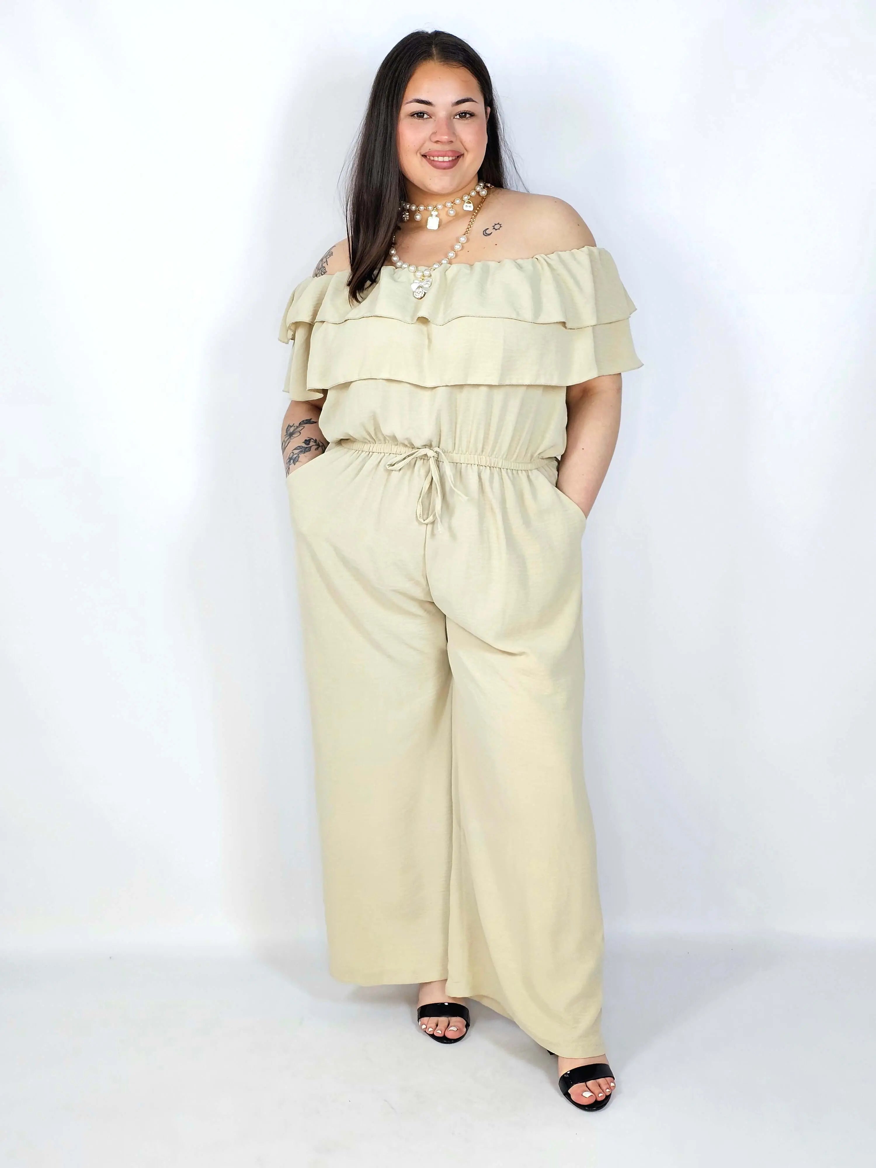 Kombinezon plus size –elegancki kombinezon z odkrytymi ramionami i szerokimi nogawkami Stylowa XL