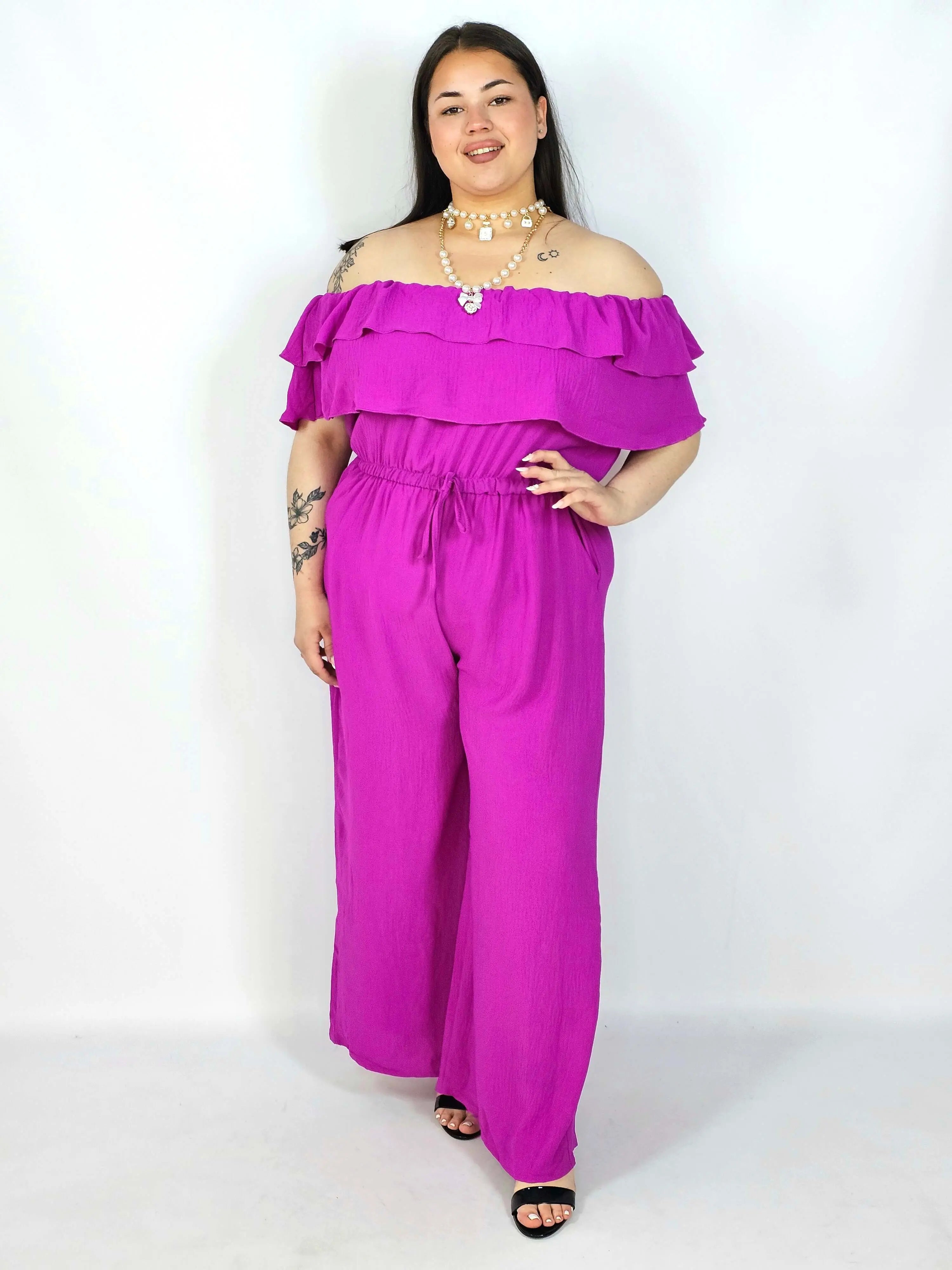 Kombinezon plus size –elegancki kombinezon z odkrytymi ramionami i szerokimi nogawkami Stylowa XL