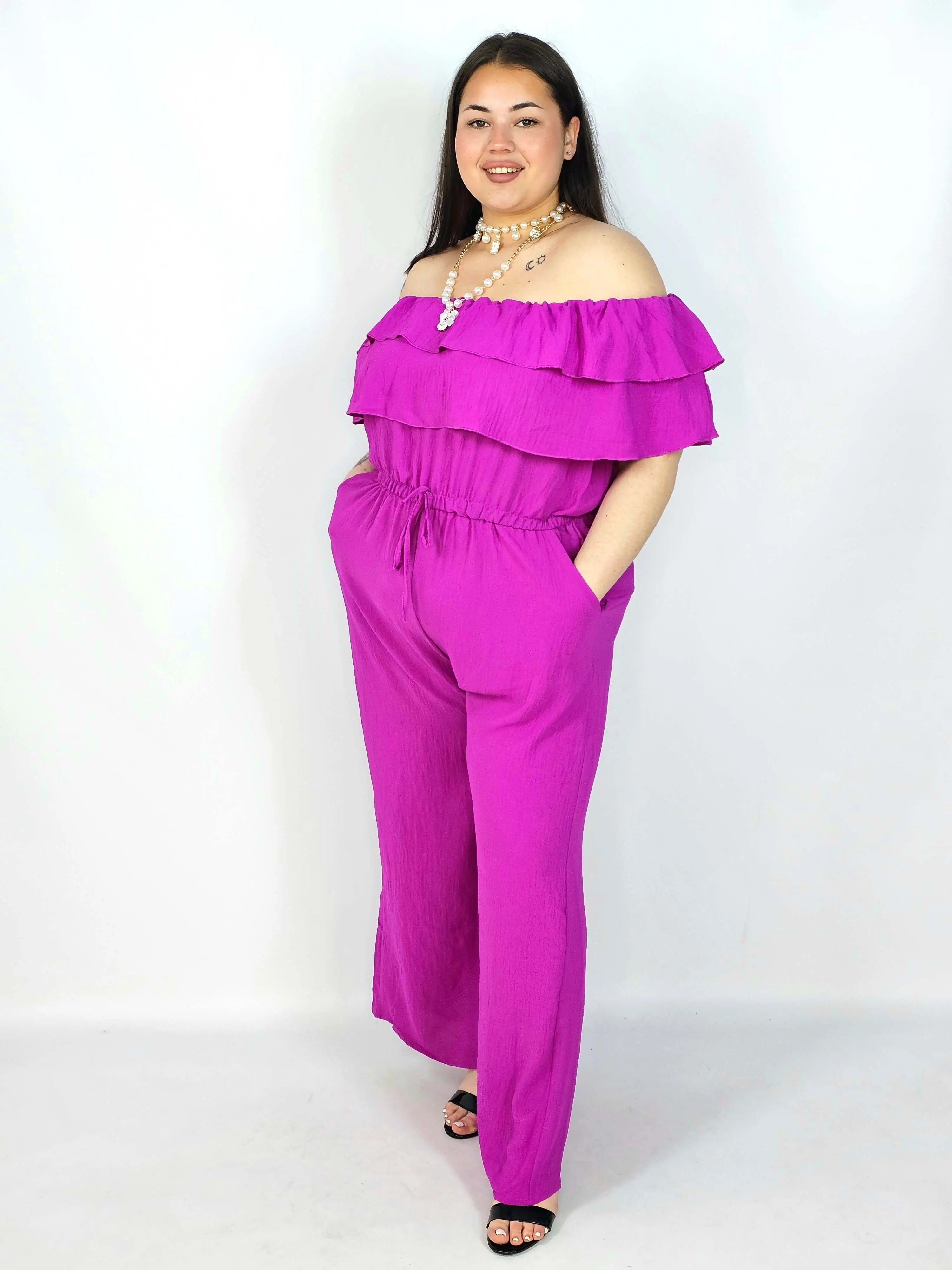 Kombinezon plus size –elegancki kombinezon z odkrytymi ramionami i szerokimi nogawkami Stylowa XL