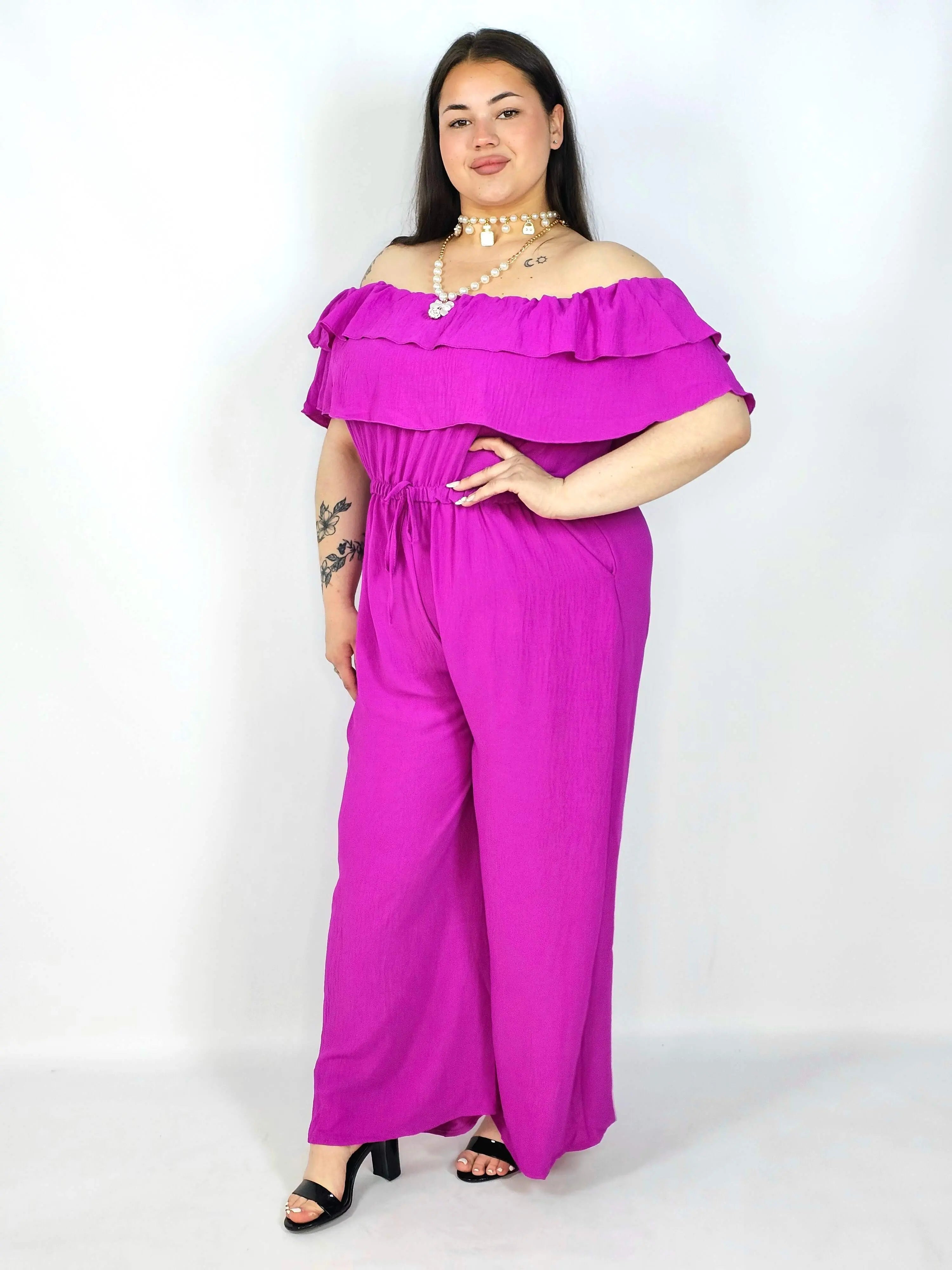 Kombinezon plus size –elegancki kombinezon z odkrytymi ramionami i szerokimi nogawkami Stylowa XL