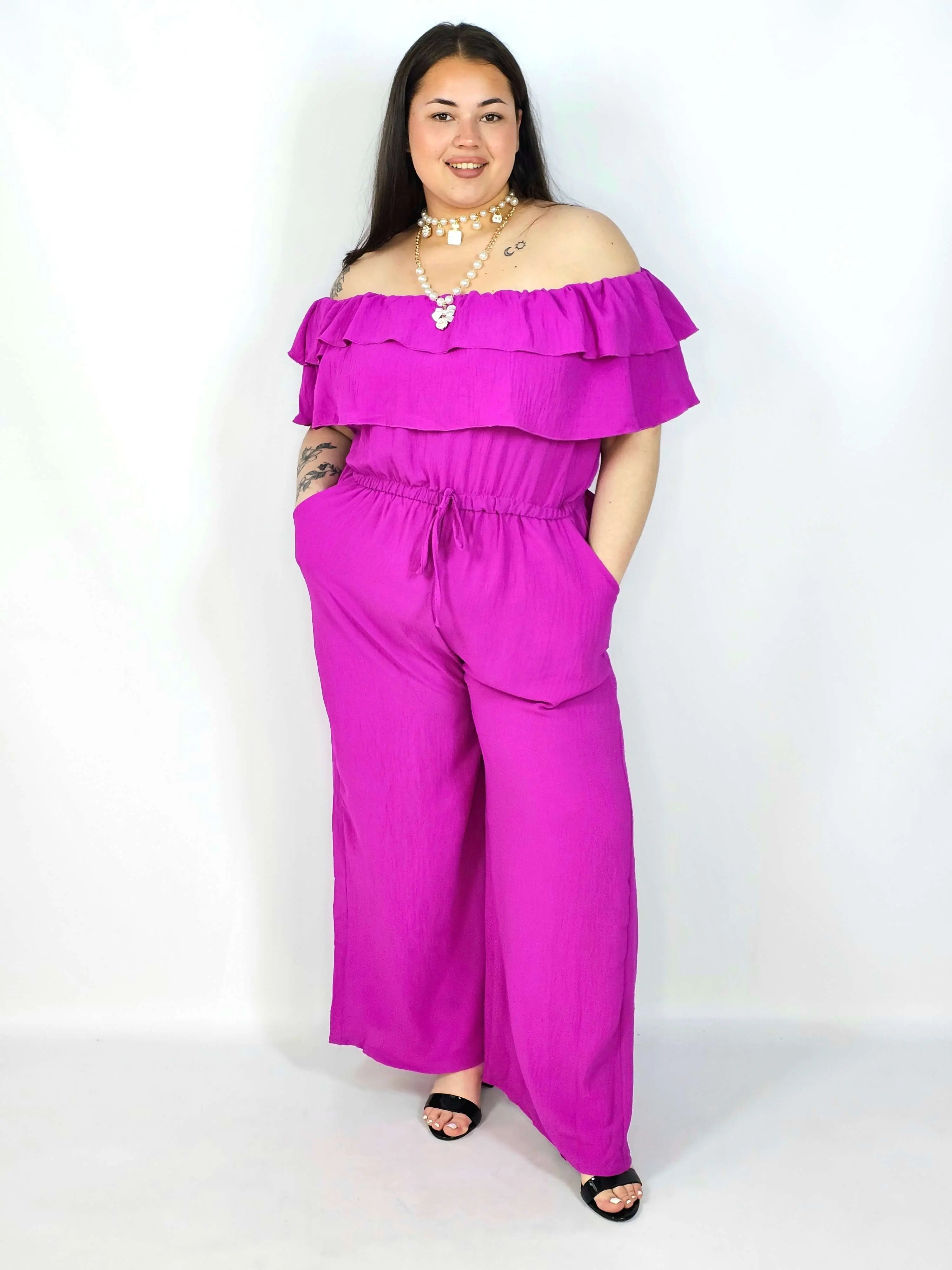 Kombinezon plus size –elegancki kombinezon z odkrytymi ramionami i szerokimi nogawkami Stylowa XL