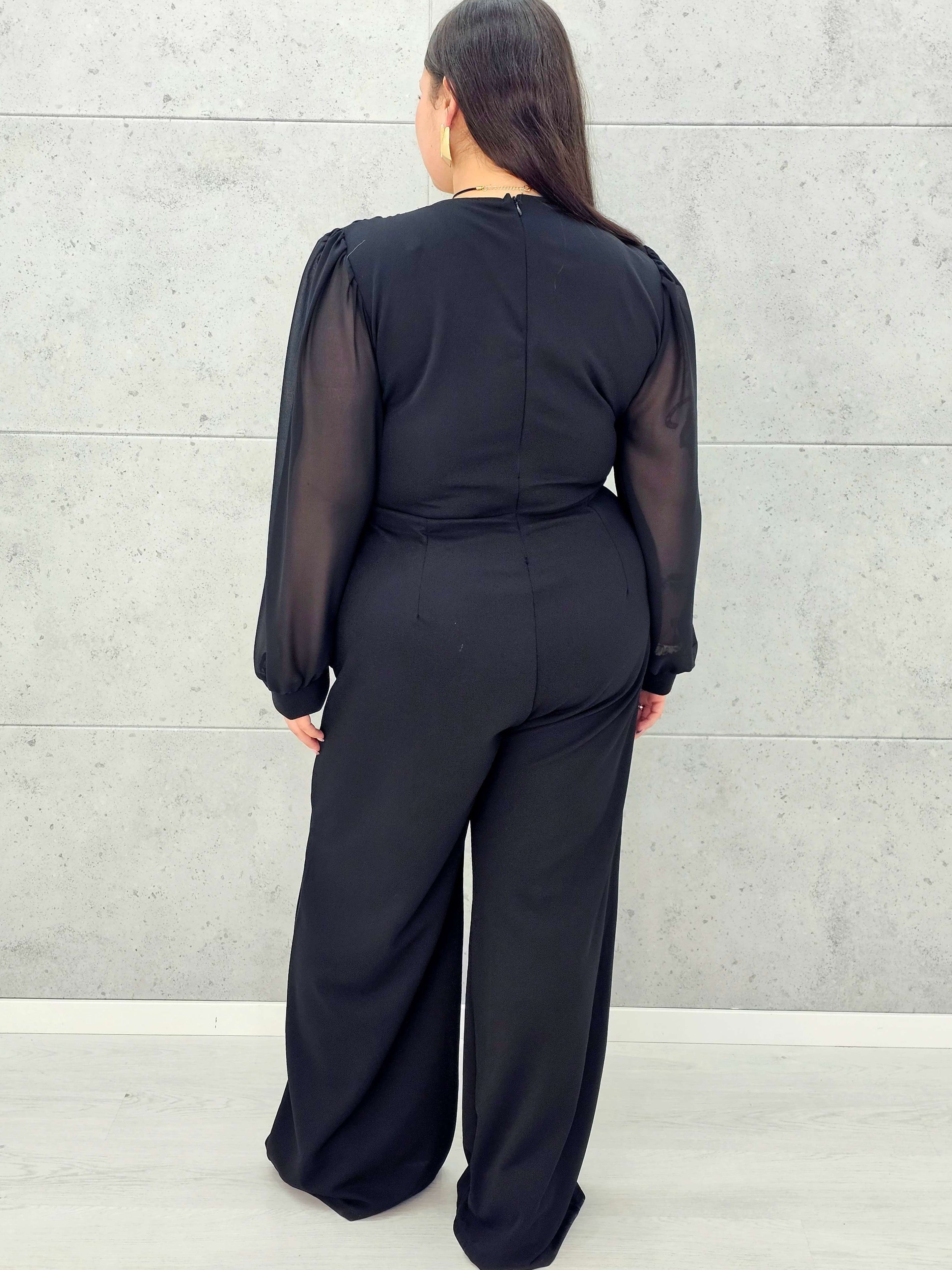 Kombinezon plus size czarny elegancki z kopertowym dekoltem i szeroką nogawką. Stylowa XL