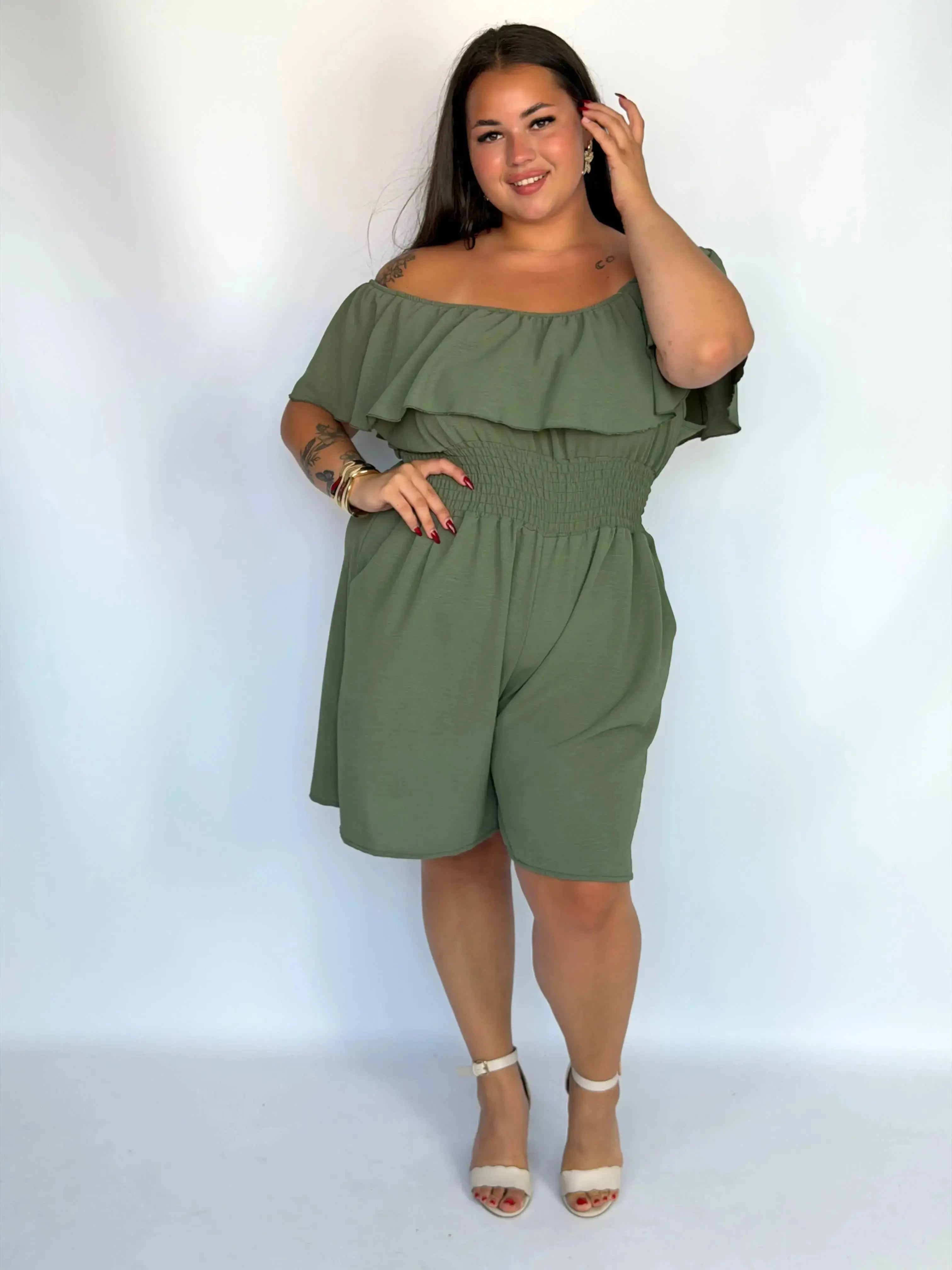 Kombinezon plus size damski – elegancki kombinezon XXL z falbaną Stylowa XL