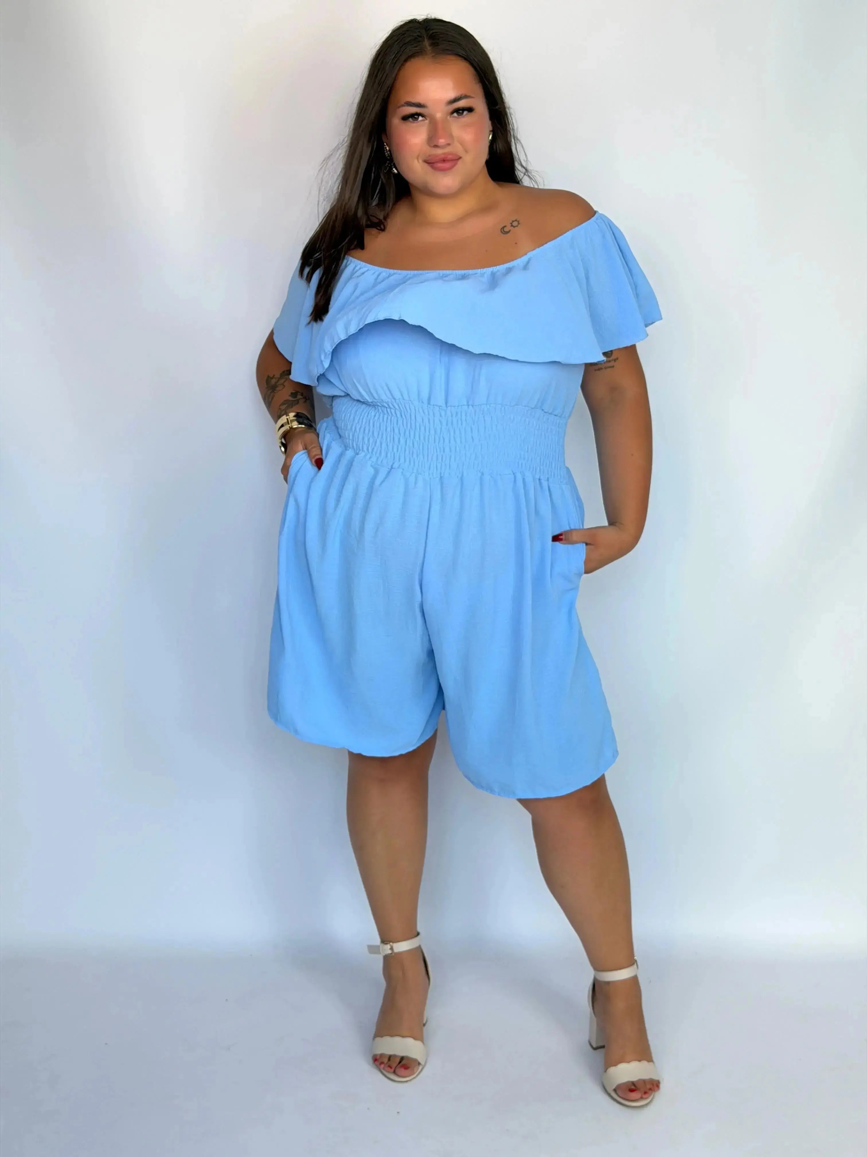 Kombinezon plus size damski – elegancki kombinezon XXL z falbaną Stylowa XL
