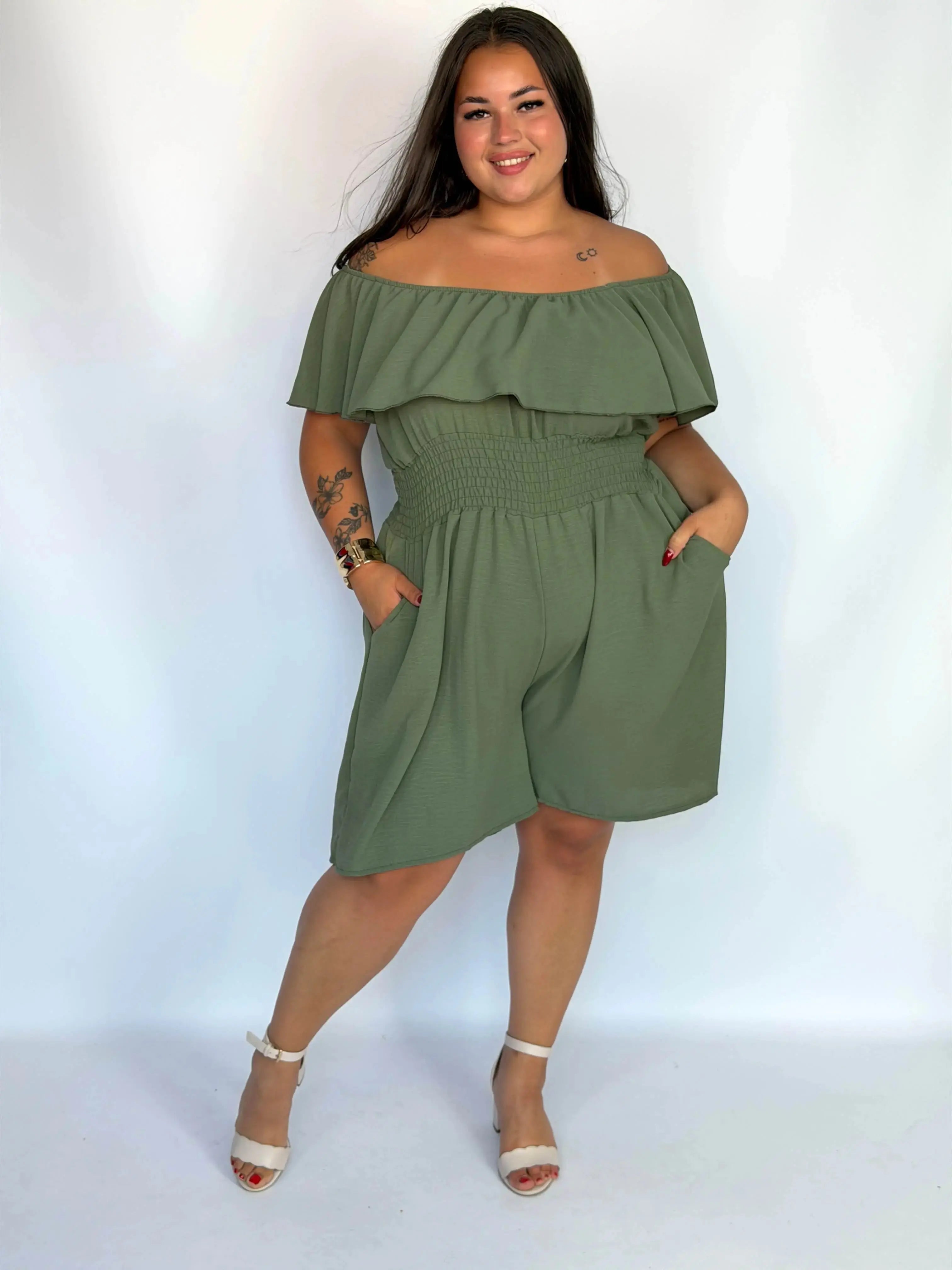 Kombinezon plus size damski – elegancki kombinezon XXL z falbaną Stylowa XL