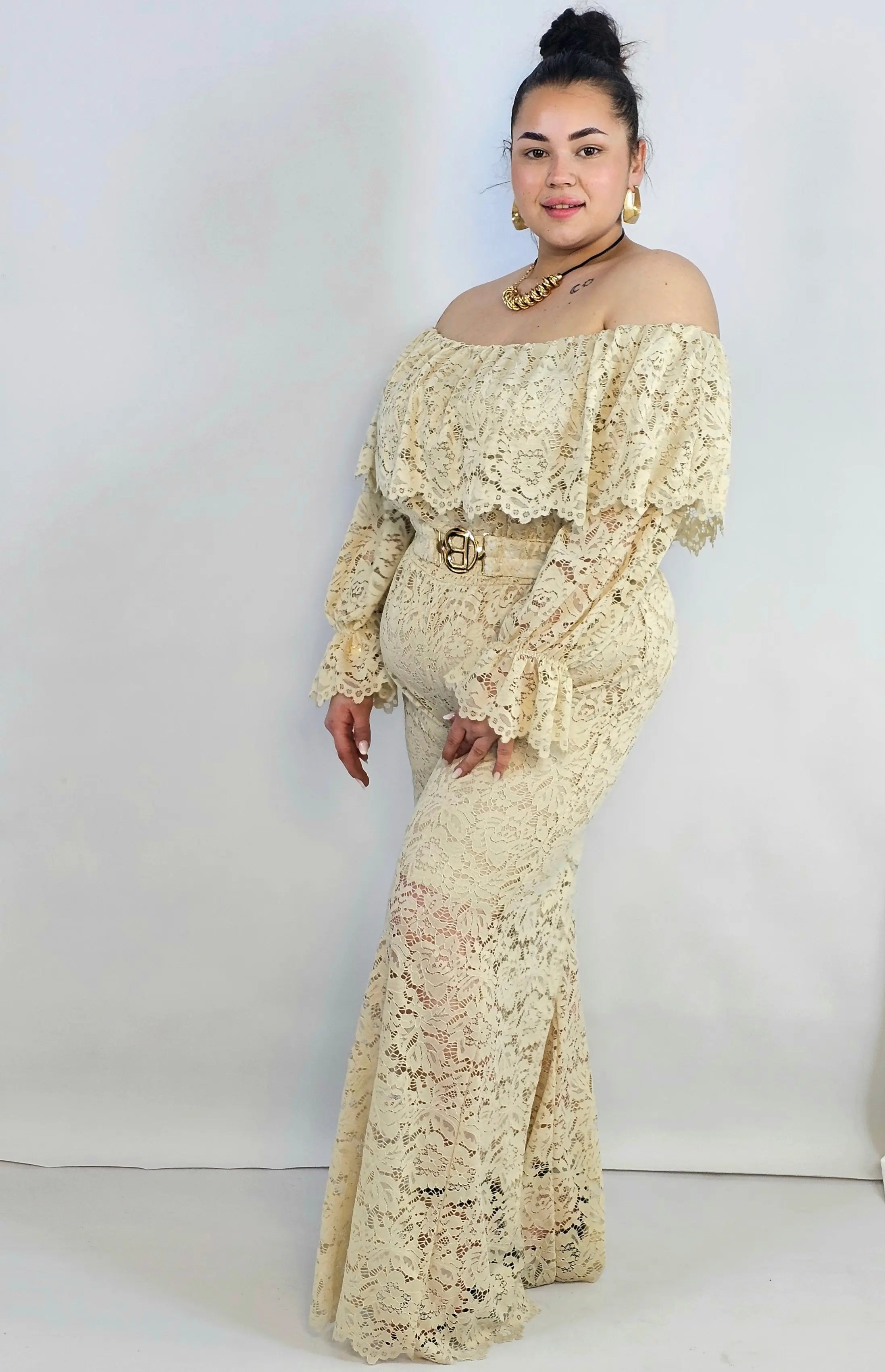 Kombinezon plus size koronkowy z hiszpańskim dekoltem – elegancja XXL Stylowa XL