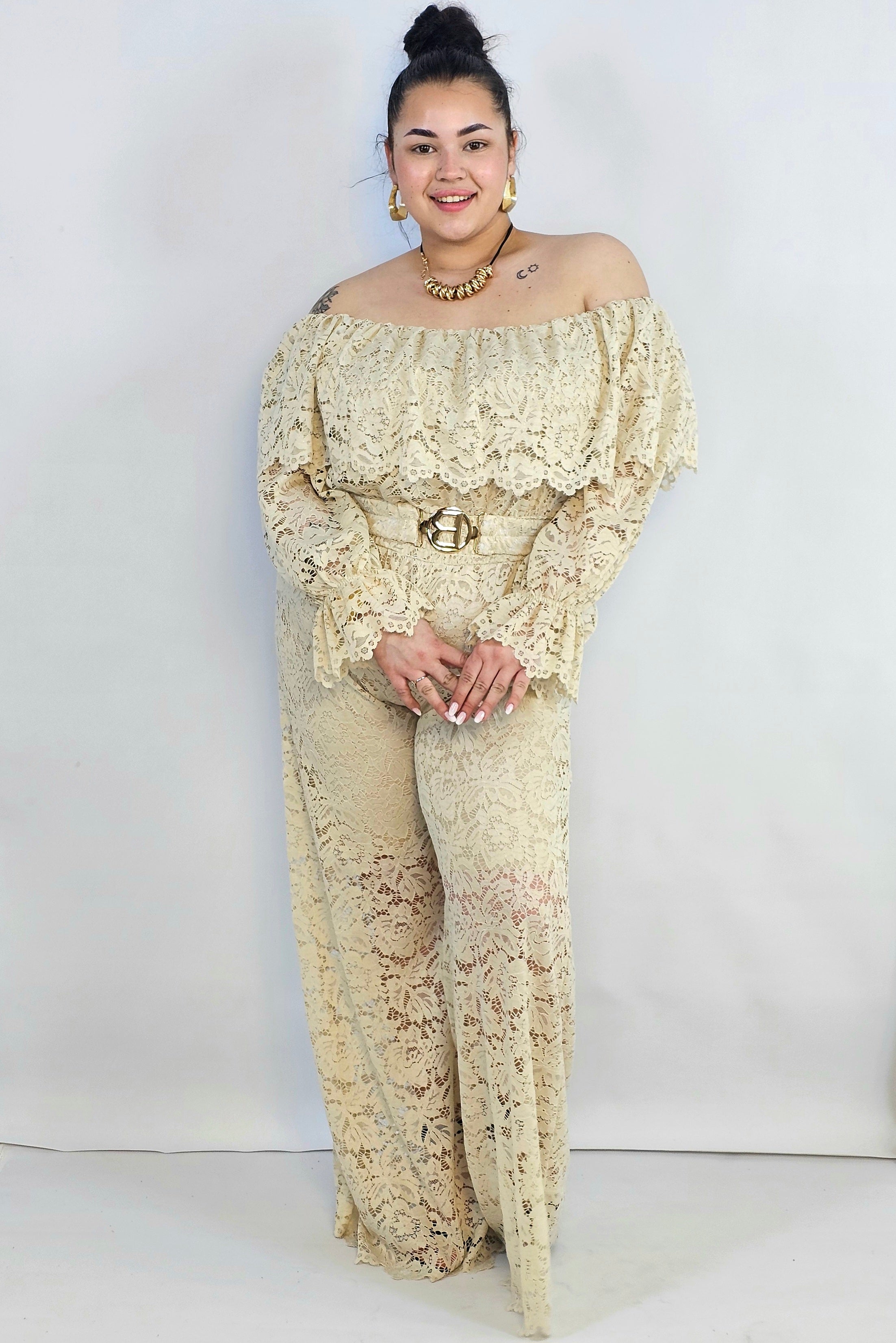 Kombinezon plus size koronkowy z hiszpańskim dekoltem – elegancja XXL Stylowa XL