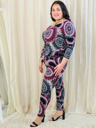 Kombinezon plus size we wzór dekoracyjny – stylowy i wygodny Stylowa XL