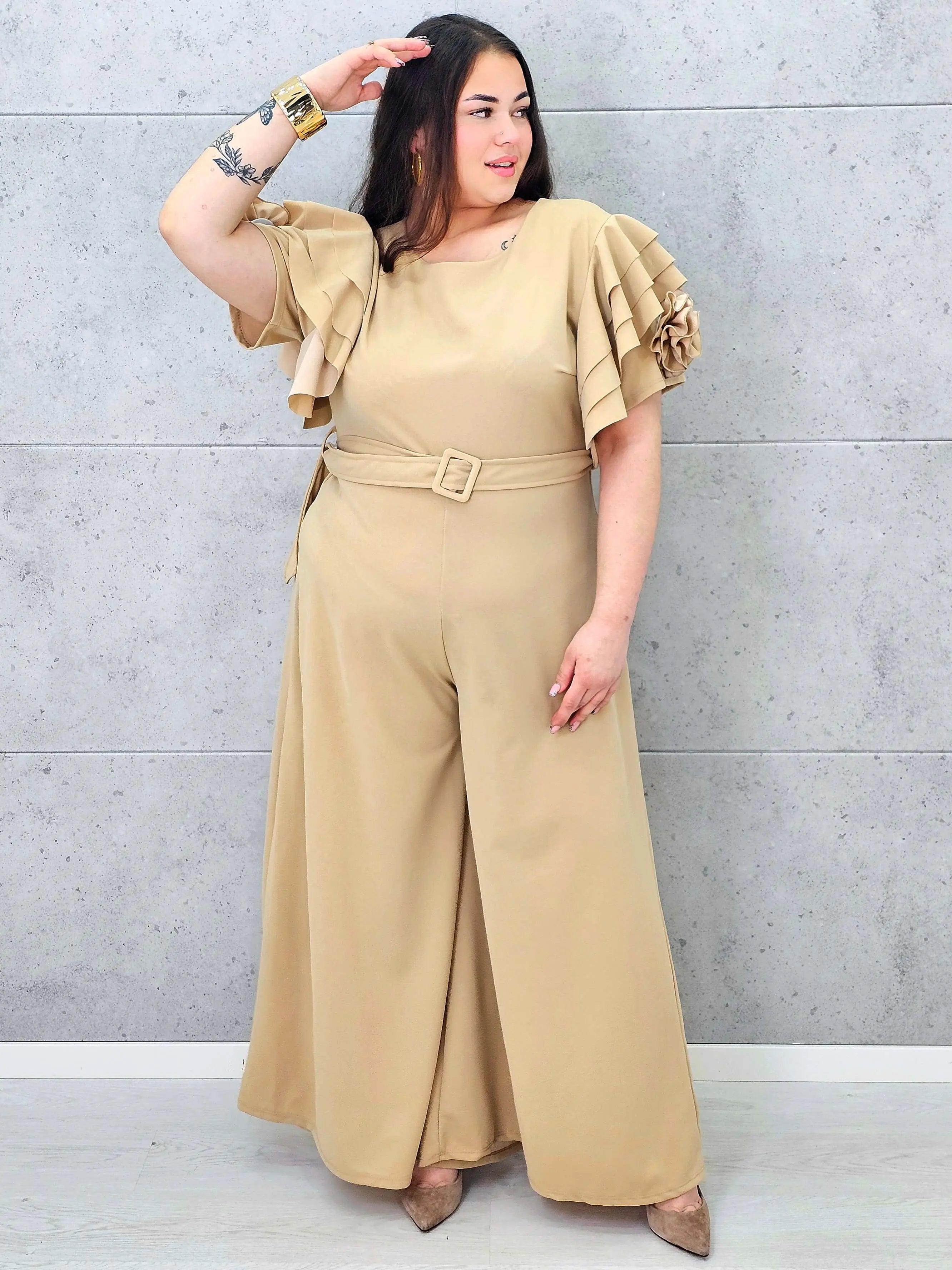 Kombinezon plus size z falbankami – elegancja i kobiecy styl XXL Stylowa XL