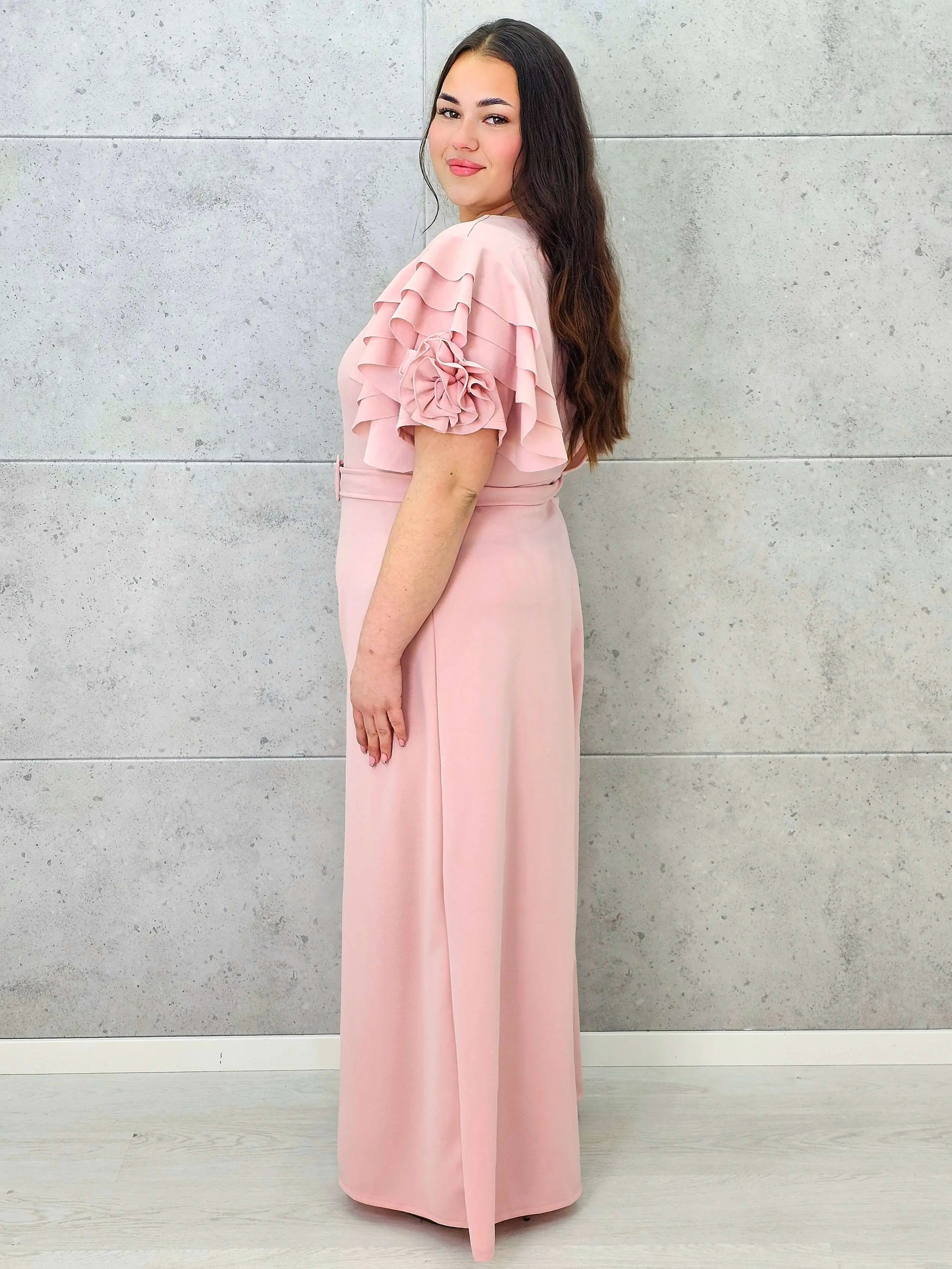 Kombinezon plus size z falbankami – elegancja i kobiecy styl XXL Stylowa XL