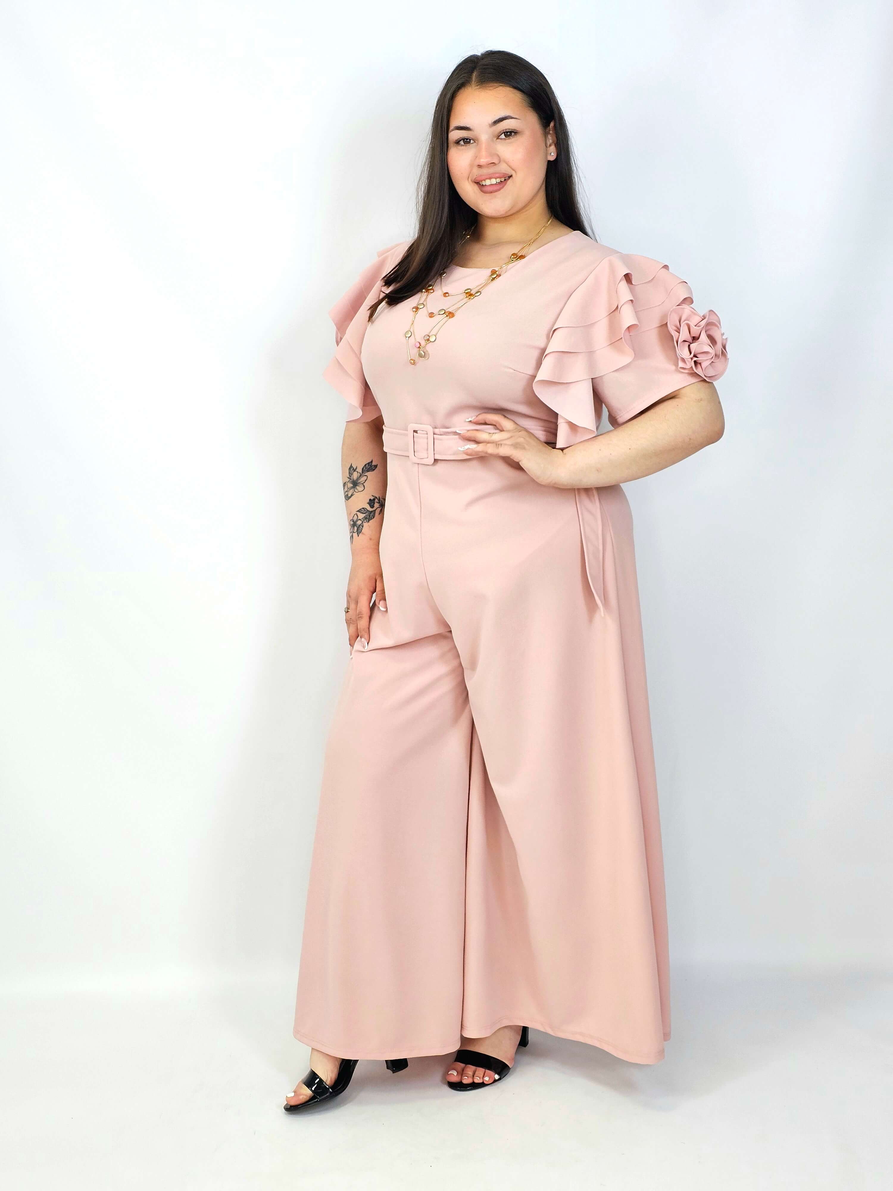 Kombinezon plus size z falbankami – elegancja i kobiecy styl XXL Stylowa XL