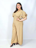 Kombinezon plus size z falbankami – elegancja i kobiecy styl XXL Stylowa XL