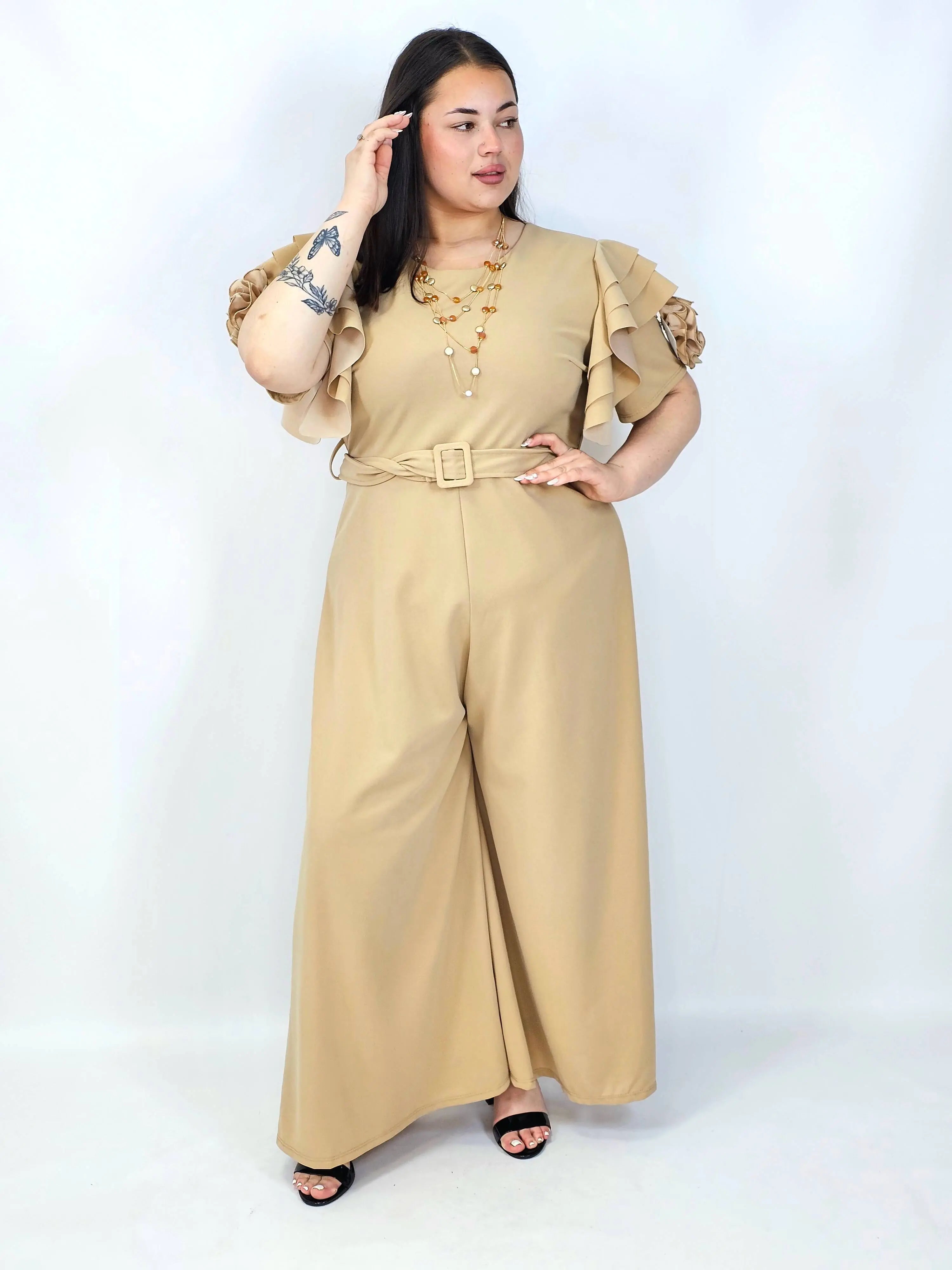 Kombinezon plus size z falbankami – elegancja i kobiecy styl XXL Stylowa XL
