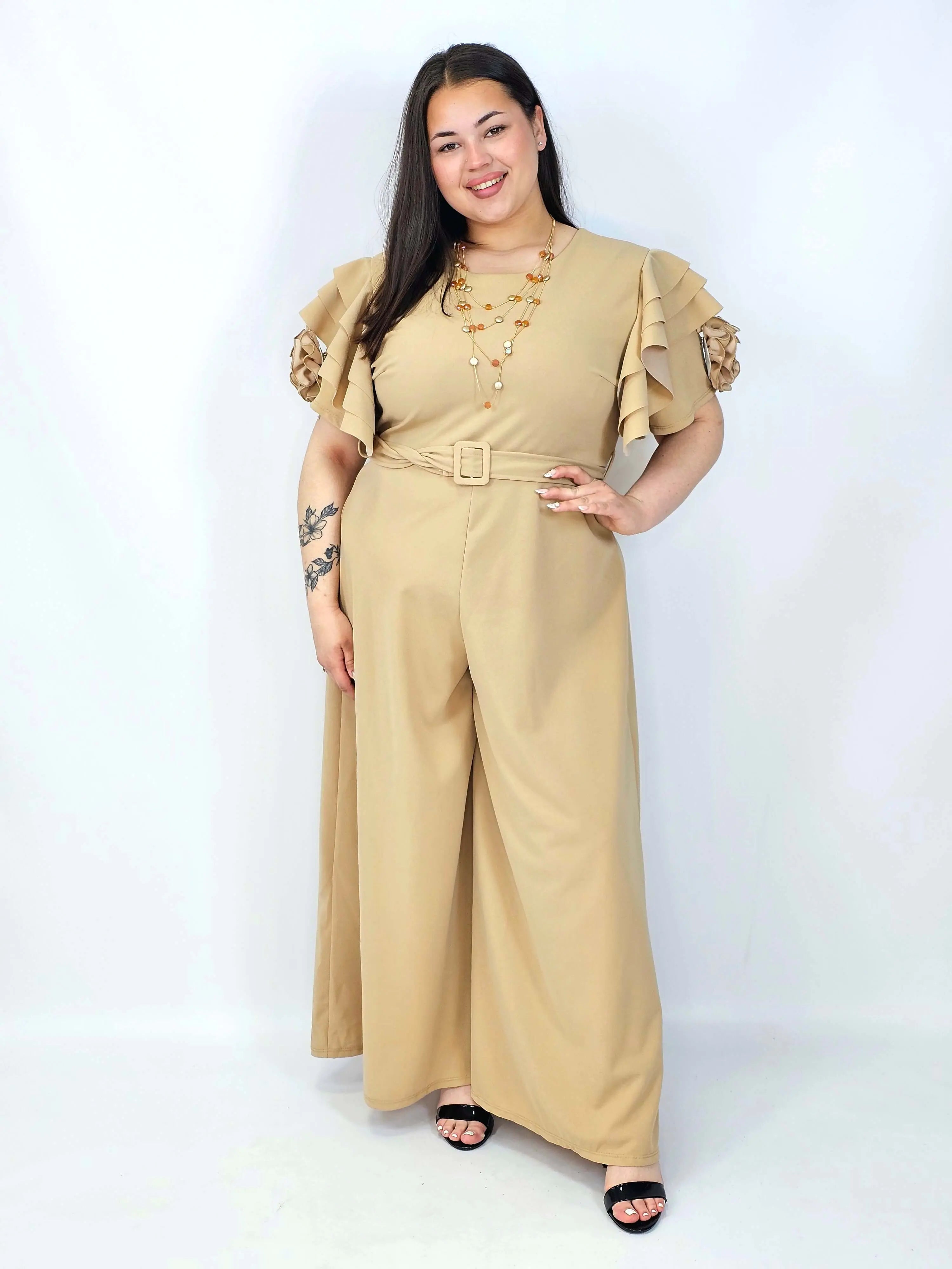 Kombinezon plus size z falbankami – elegancja i kobiecy styl XXL Stylowa XL