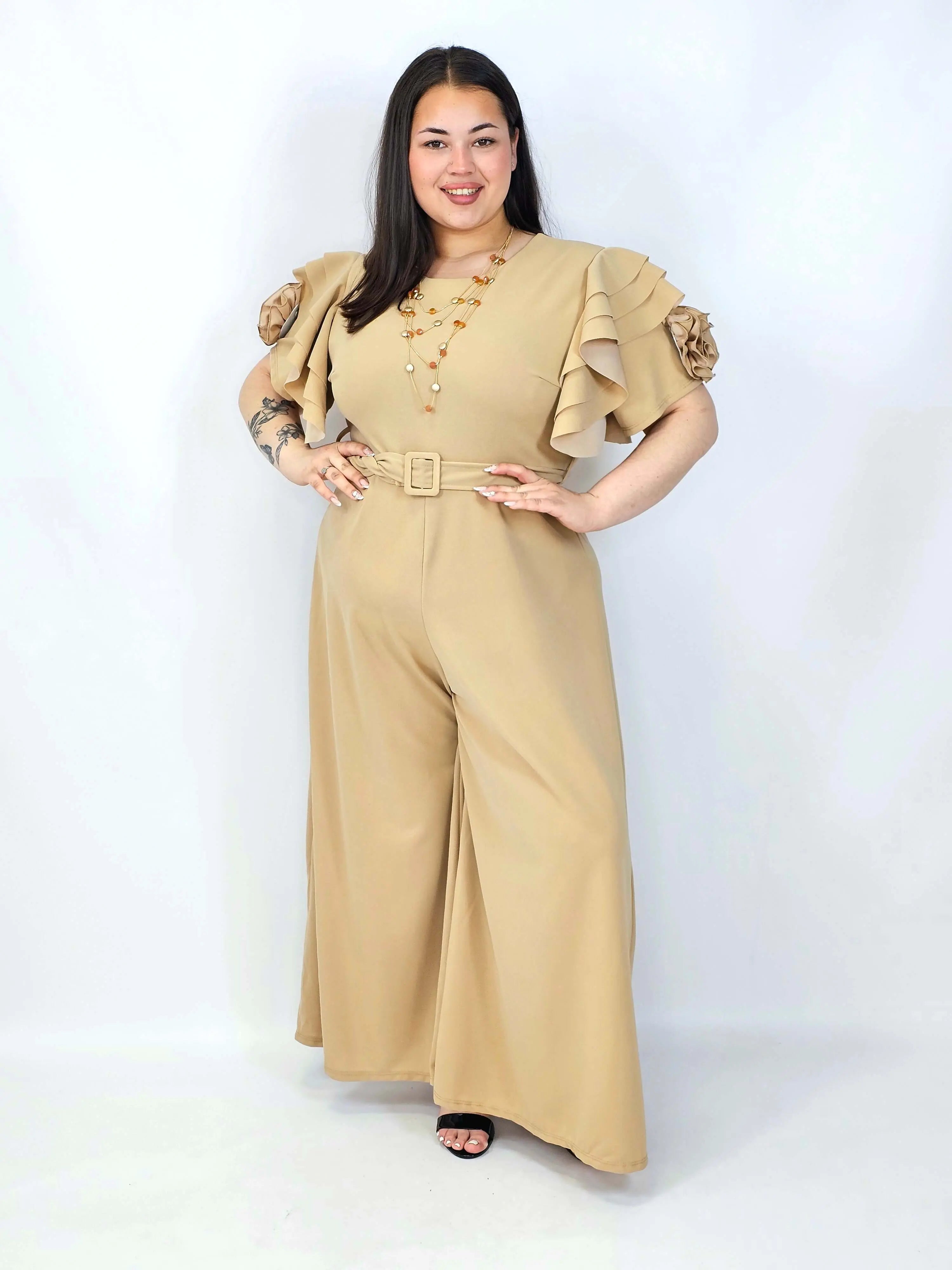 Kombinezon plus size z falbankami – elegancja i kobiecy styl XXL Stylowa XL