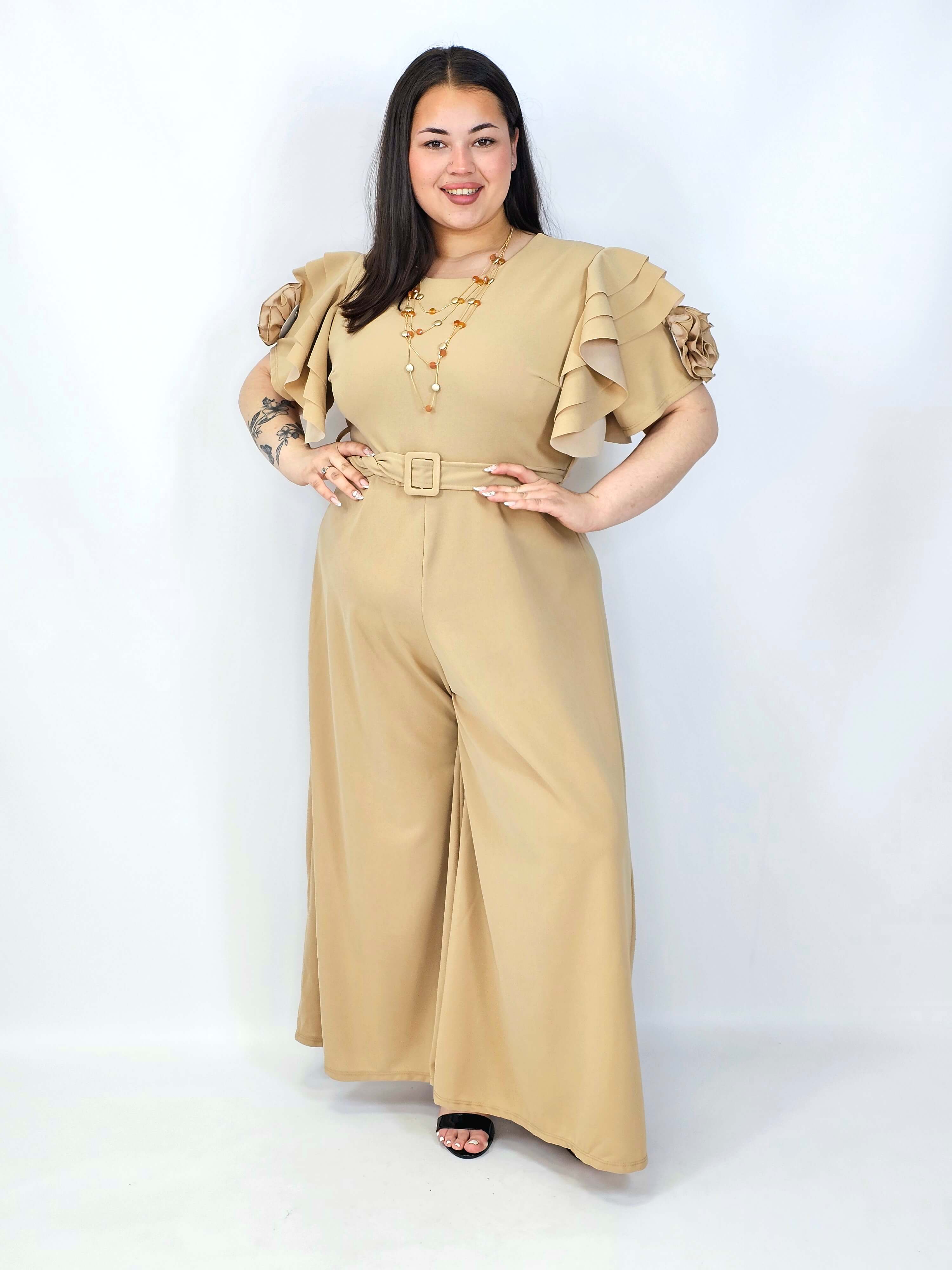 Kombinezon plus size z falbankami – elegancja i kobiecy styl XXL Stylowa XL
