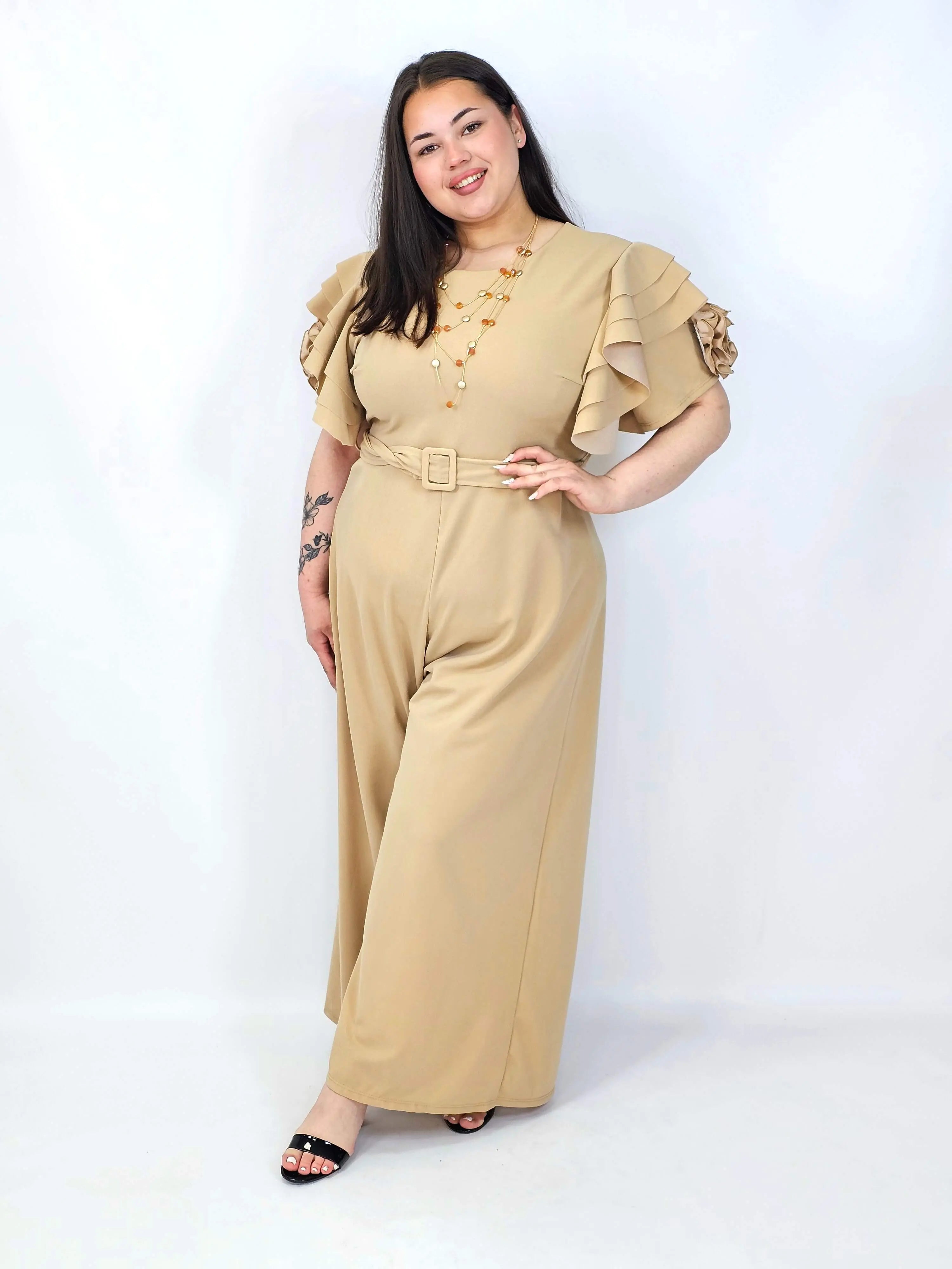 Kombinezon plus size z falbankami – elegancja i kobiecy styl XXL Stylowa XL