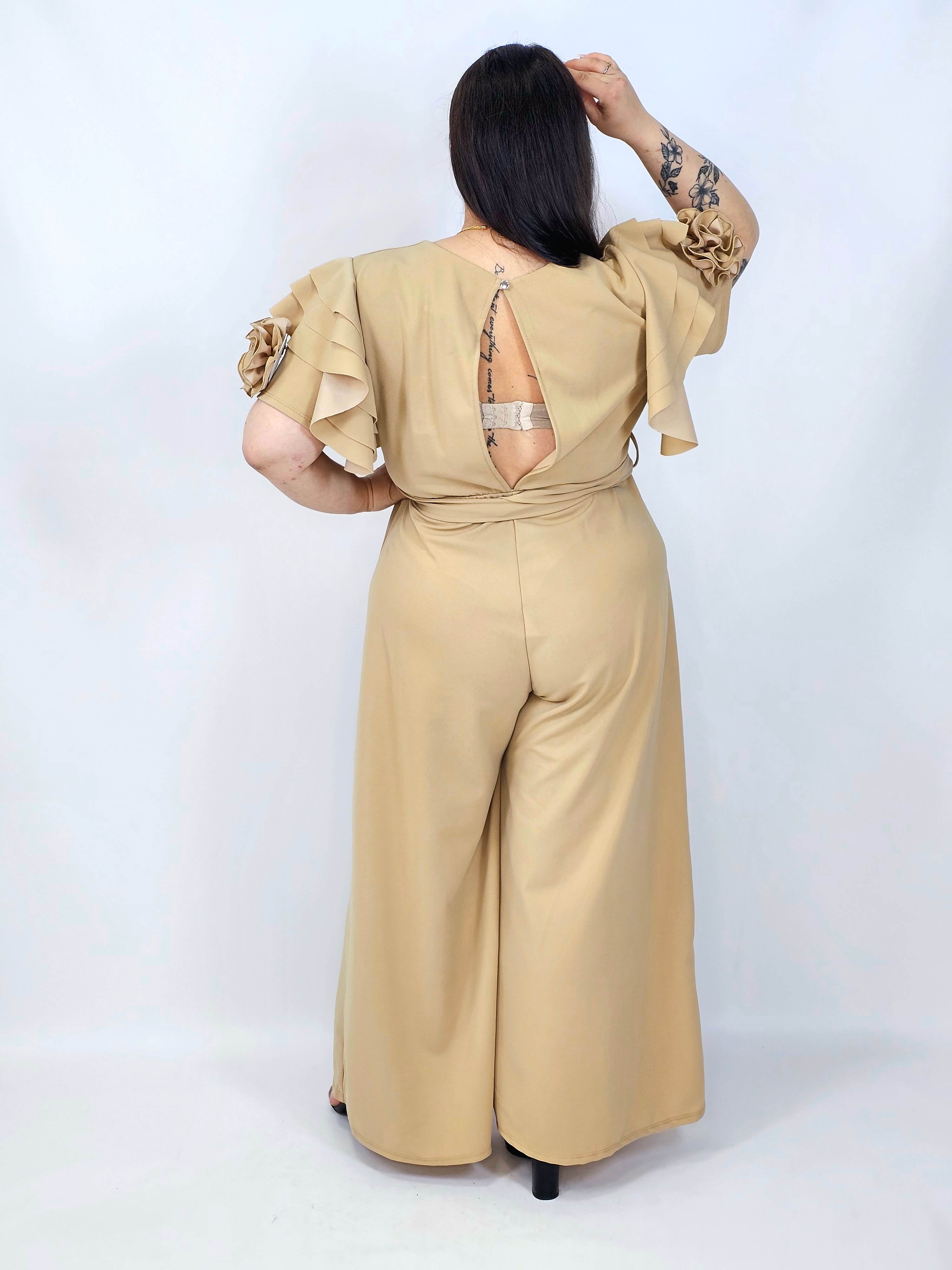 Kombinezon plus size z falbankami – elegancja i kobiecy styl XXL Stylowa XL