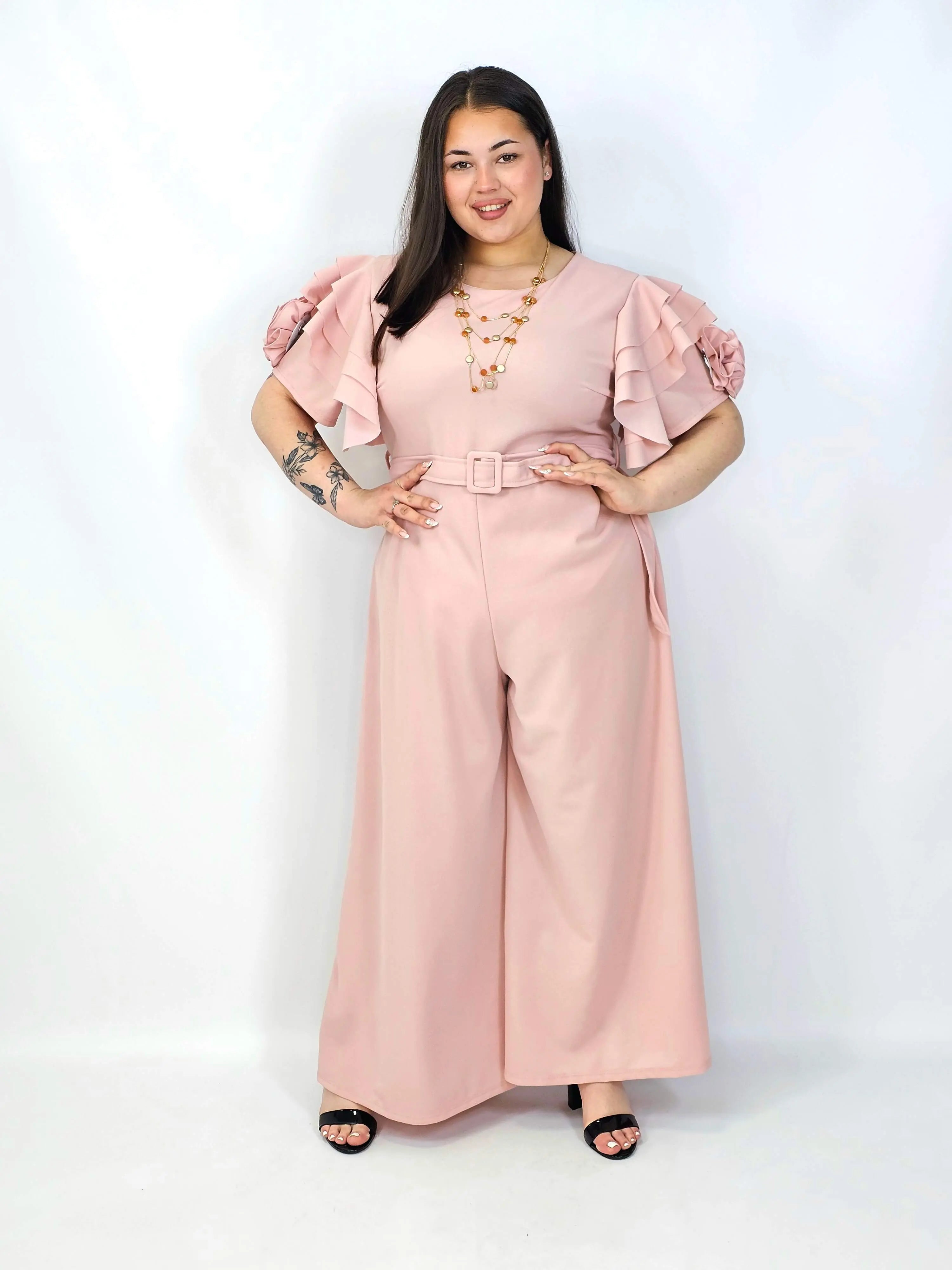 Kombinezon plus size z falbankami – elegancja i kobiecy styl XXL Stylowa XL