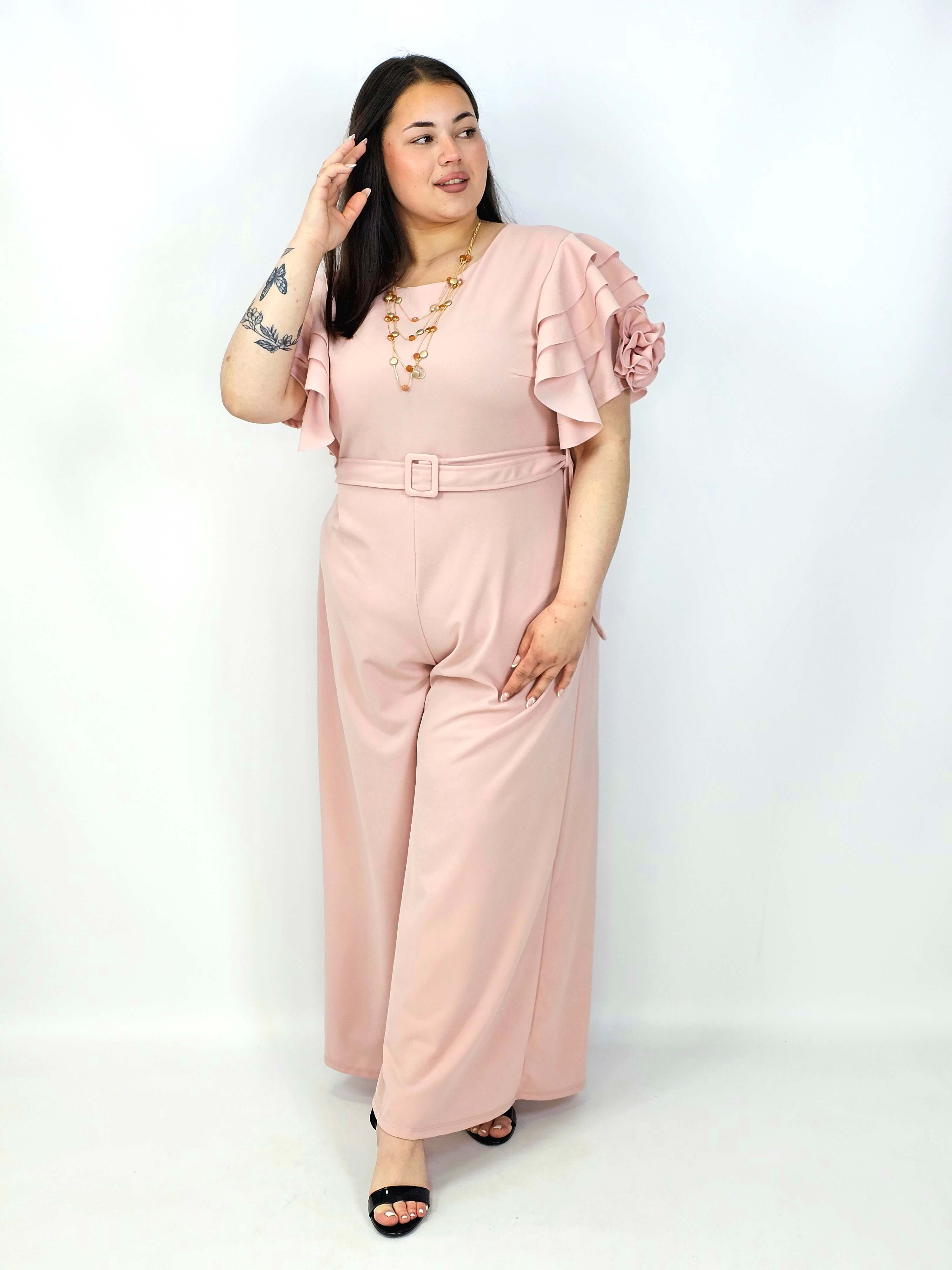 Kombinezon plus size z falbankami – elegancja i kobiecy styl XXL Stylowa XL