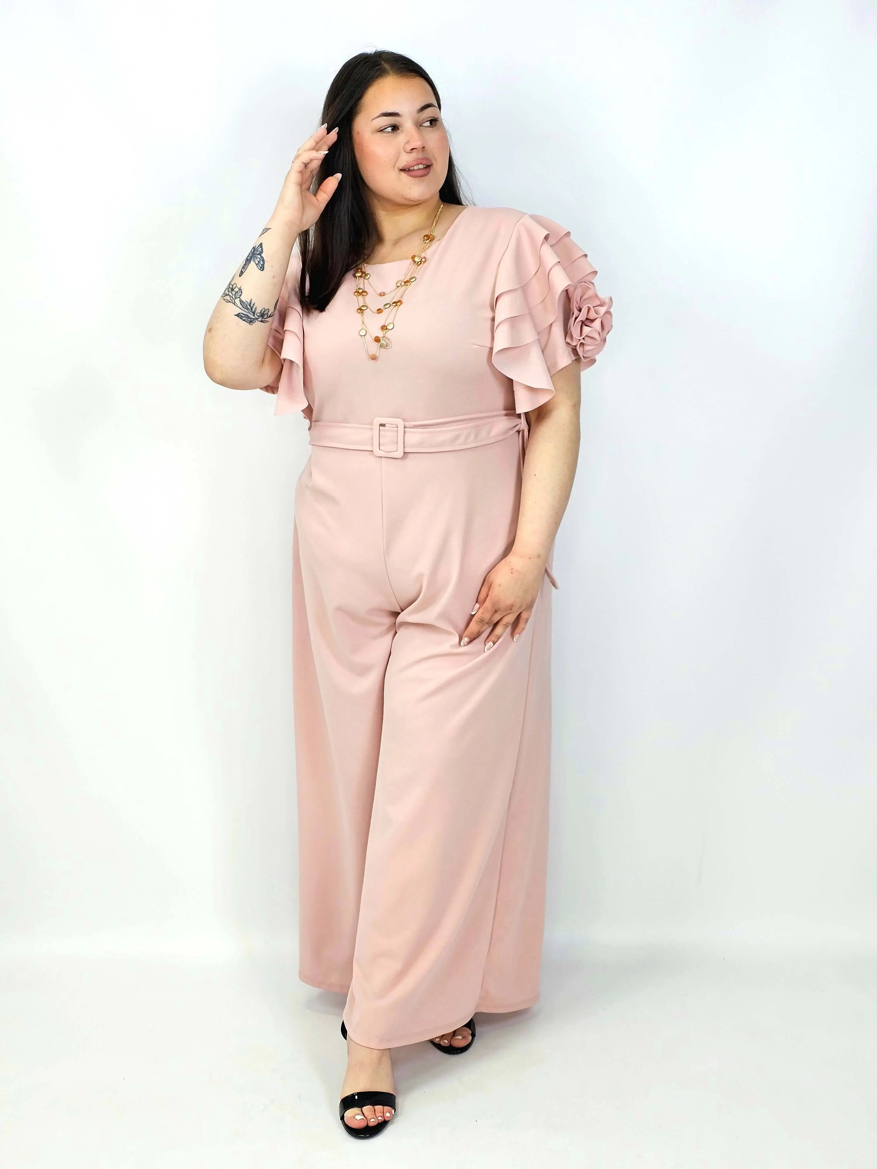 Kombinezon plus size z falbankami – elegancja i kobiecy styl XXL Stylowa XL