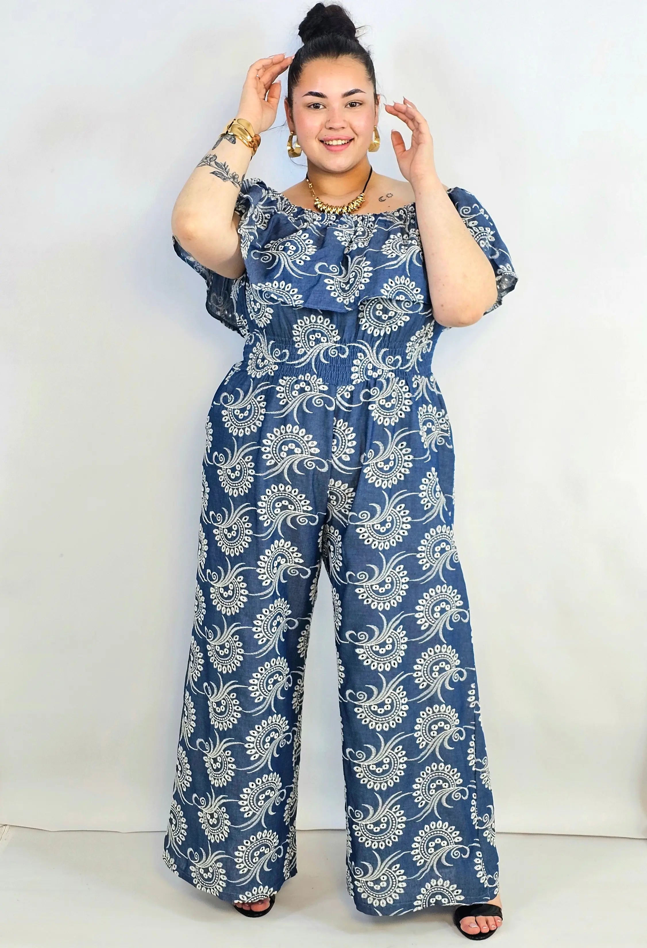 Kombinezon plus size z hiszpańskim dekoltem i haftem – denimowy styl XXL Stylowa XL