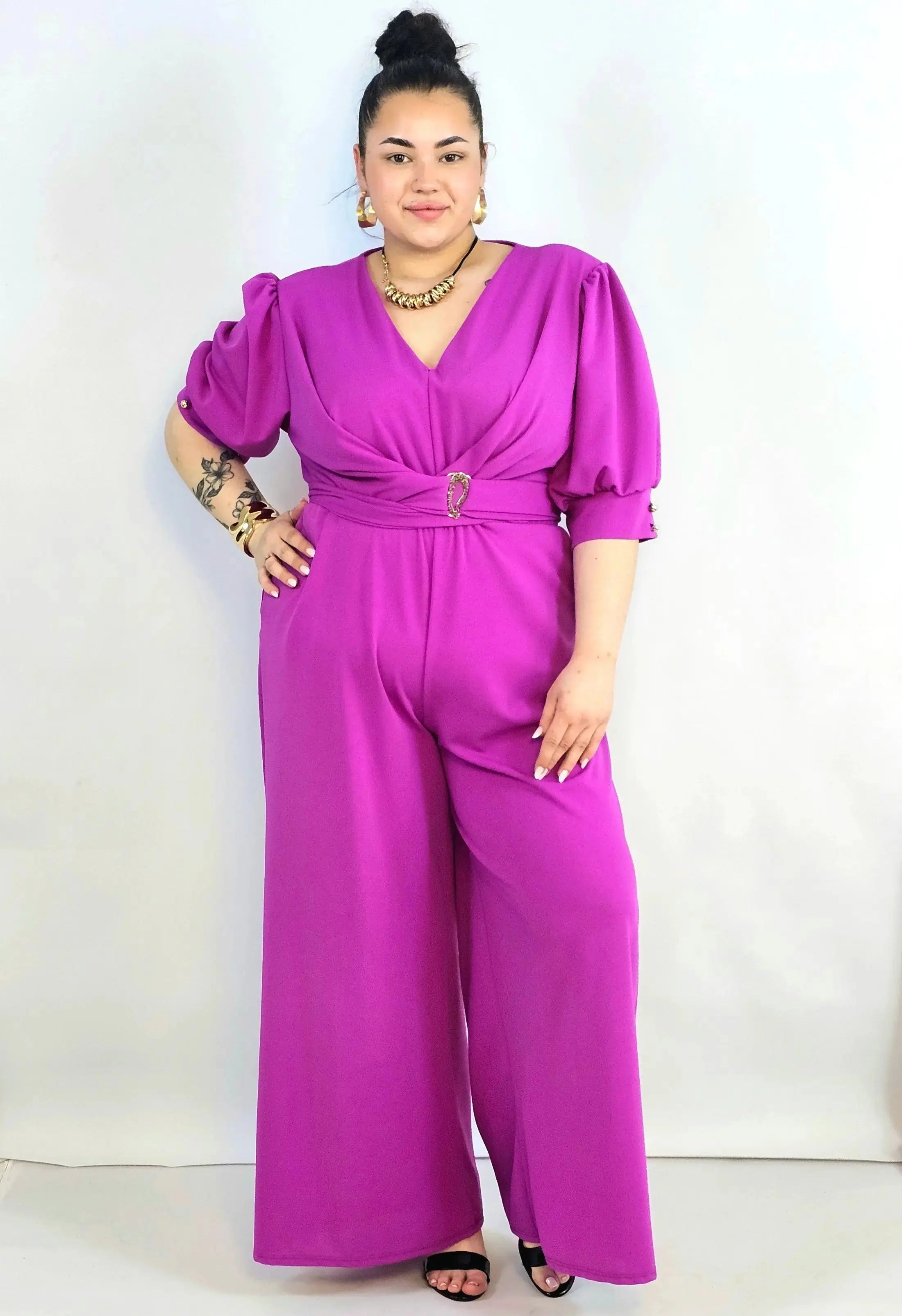 Kombinezon plus size z kopertowym dekoltem i paskiem – elegancki fason XXL Stylowa XL