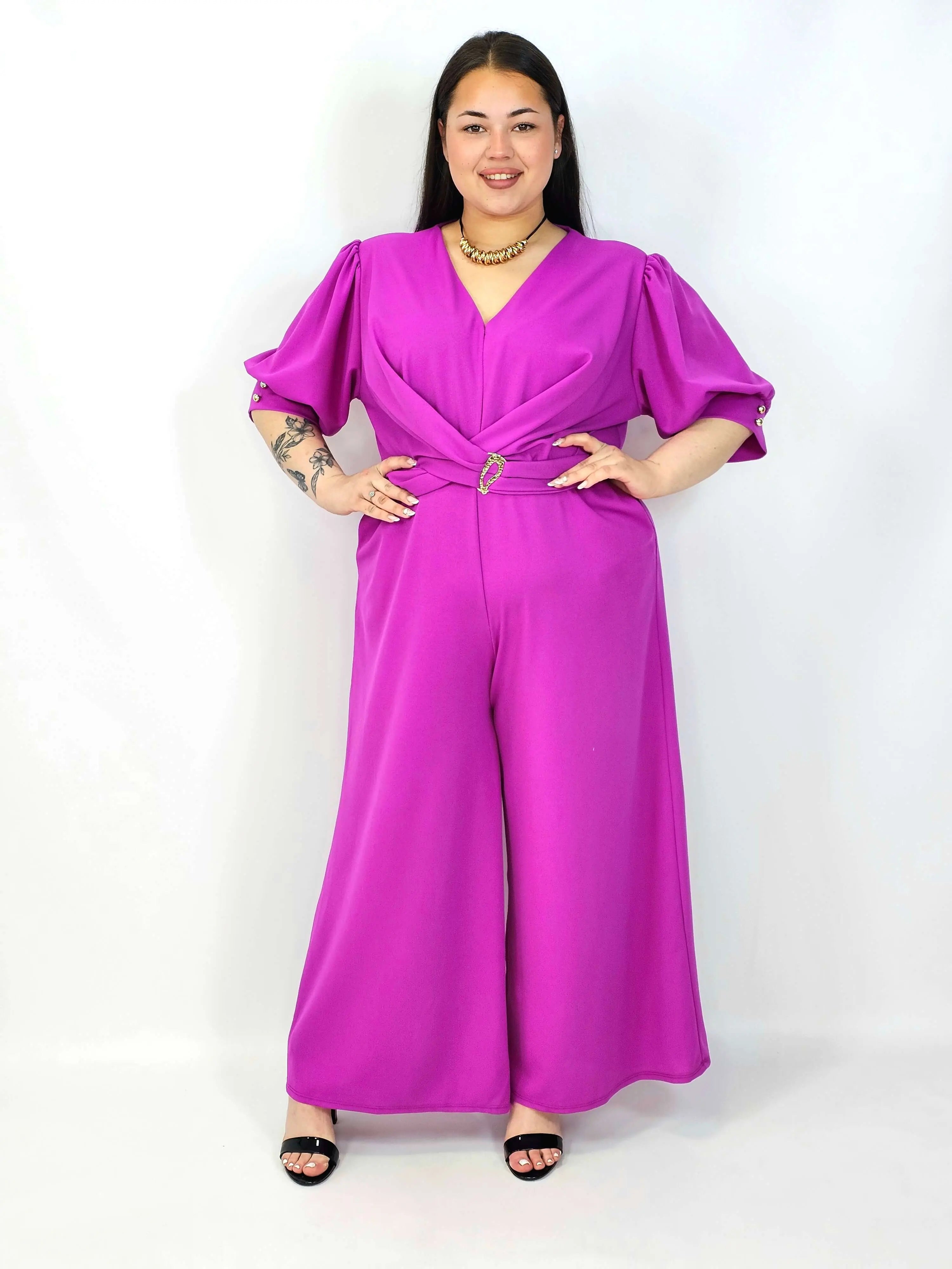 Kombinezon plus size z kopertowym dekoltem i paskiem – elegancki fason XXL Stylowa XL