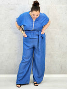 Kombinezon plus size z paskiem – wygodny fason XXL dla kobiet Stylowa XL