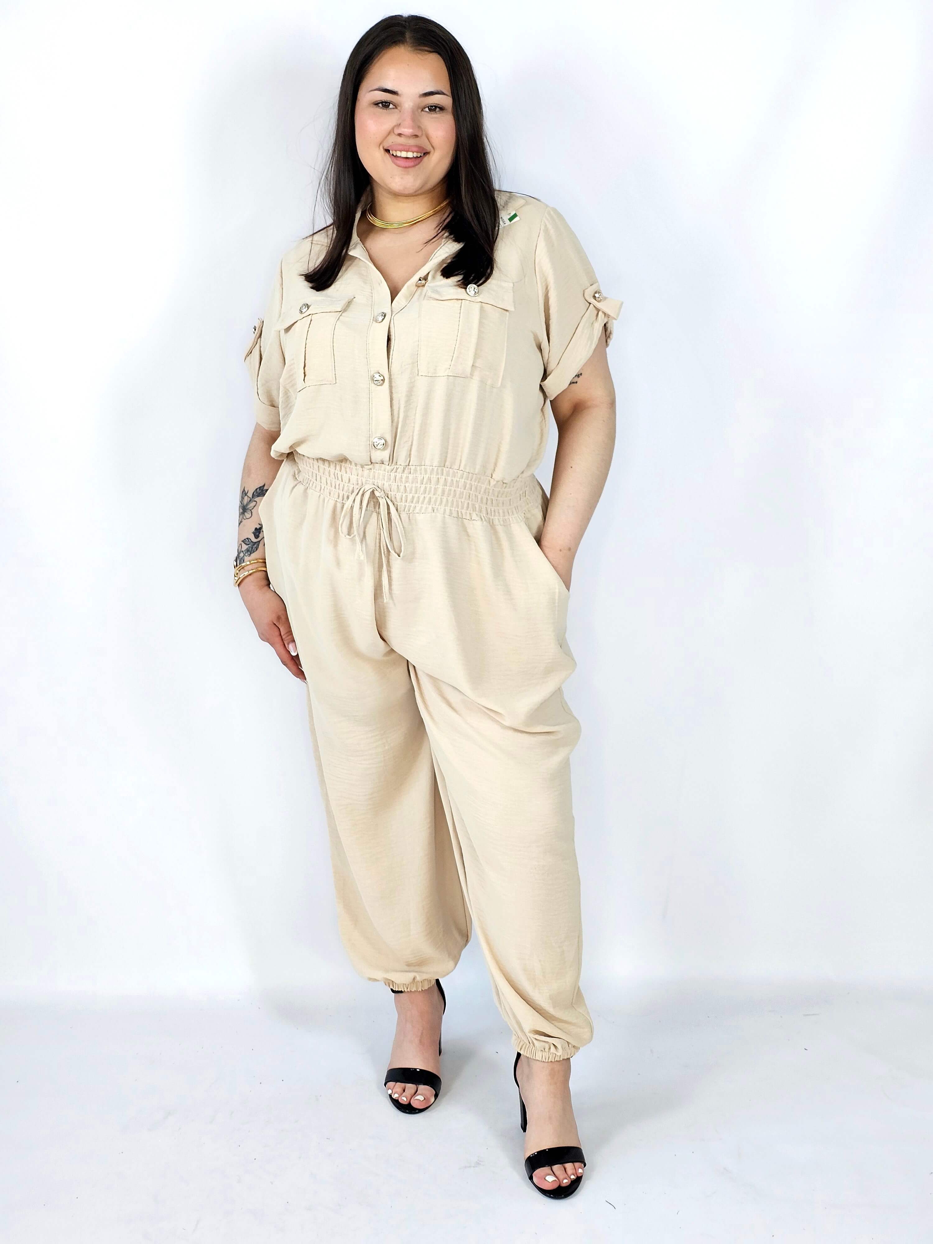 Kombinezon plus size z wiązaniem i kieszeniami – wygoda i styl XXL Stylowa XL