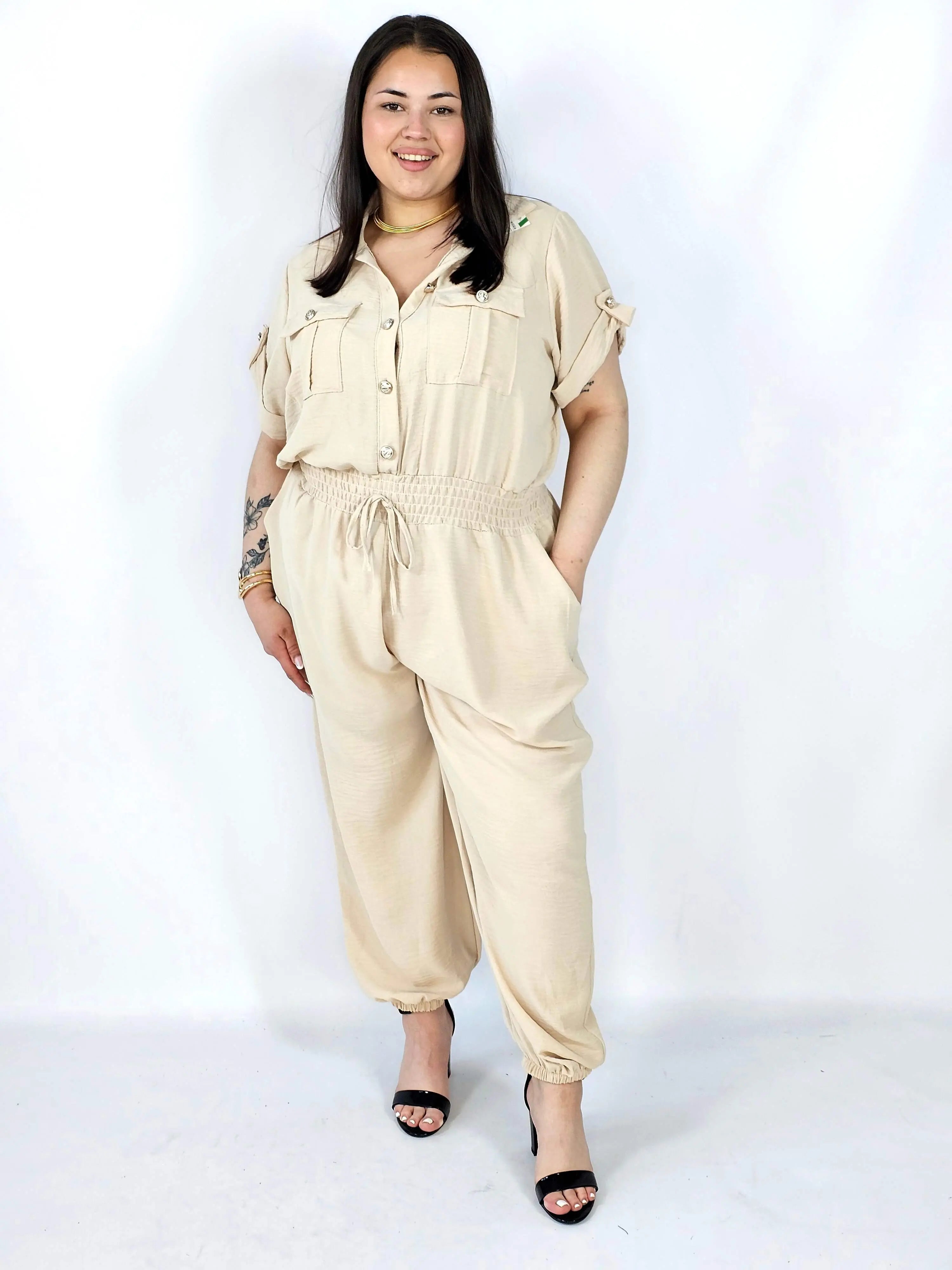Kombinezon plus size z wiązaniem i kieszeniami – wygoda i styl XXL Stylowa XL