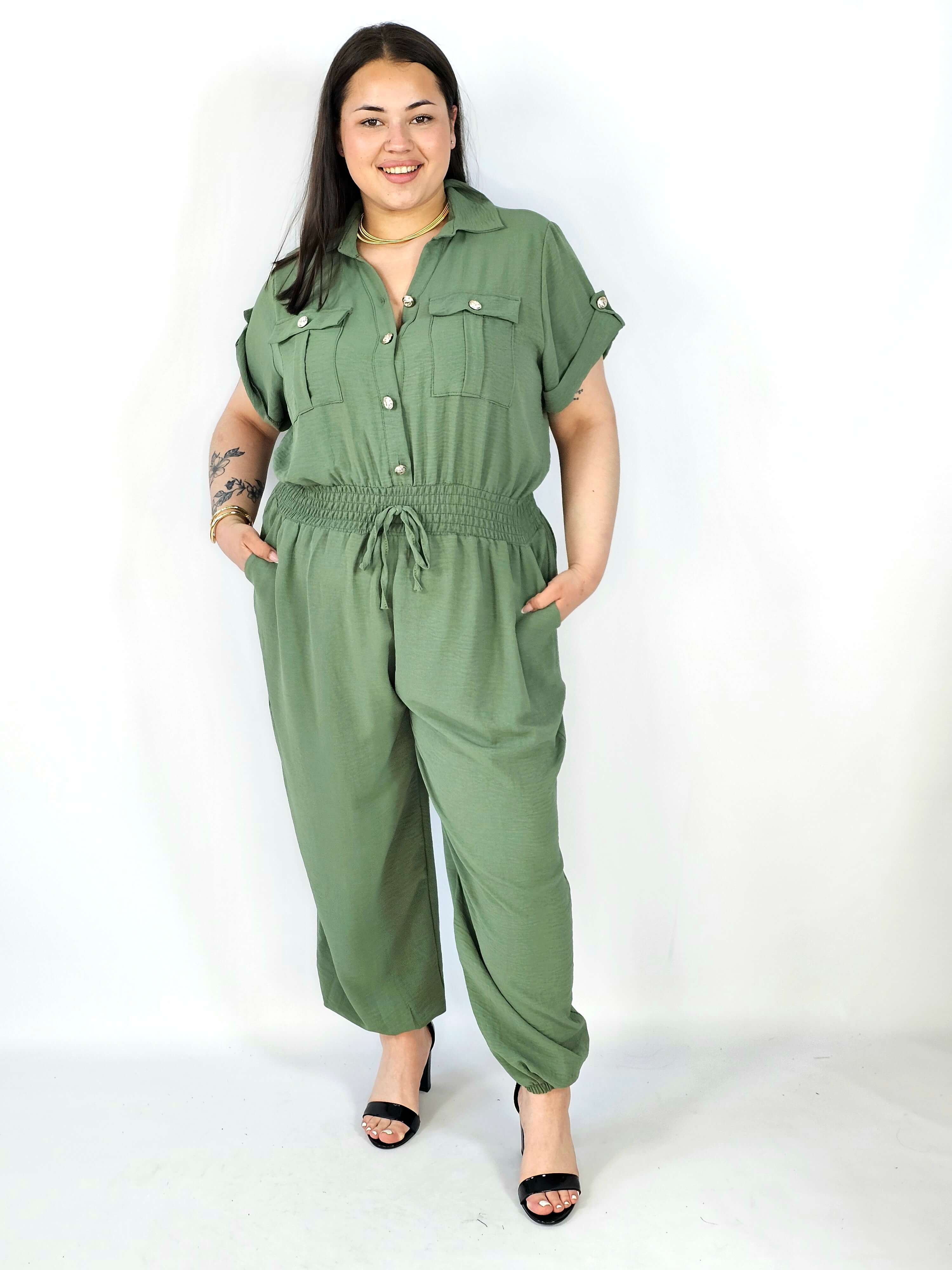 Kombinezon plus size z wiązaniem i kieszeniami – wygoda i styl XXL Stylowa XL