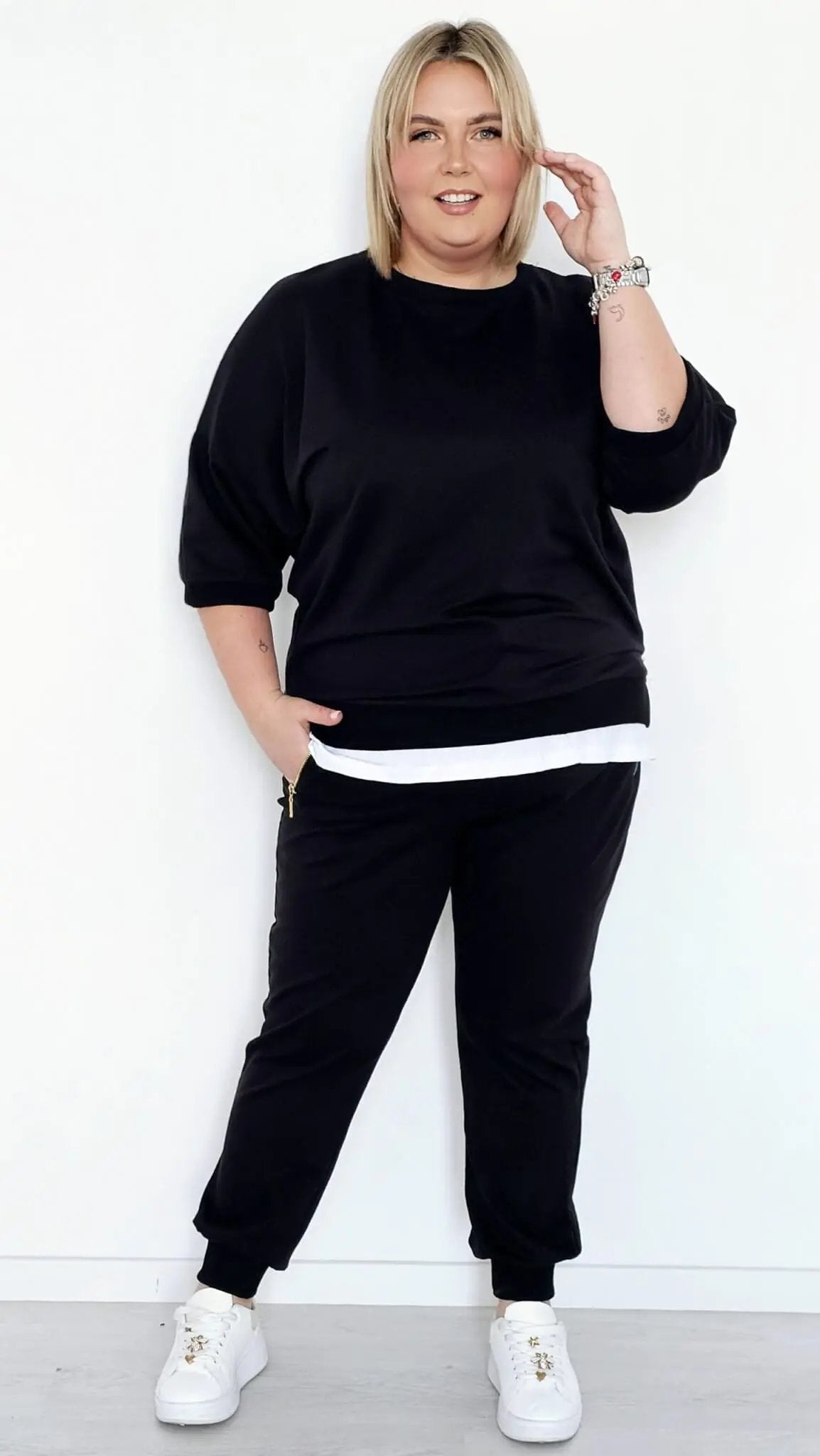 Komfortowy dres z ozdobnymi suwakami - czerń Stylowa XL