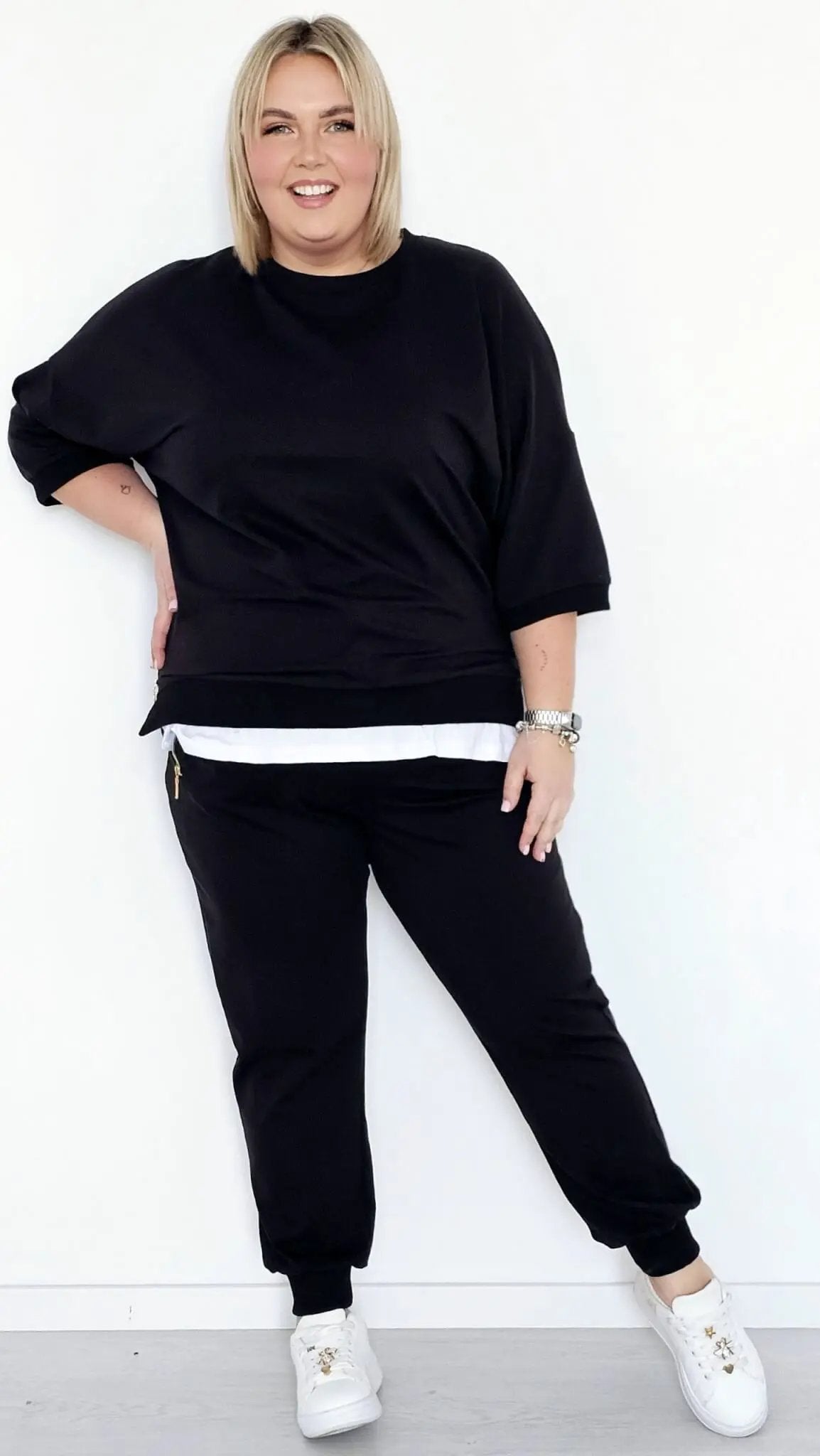 Komfortowy dres z ozdobnymi suwakami - czerń Stylowa XL