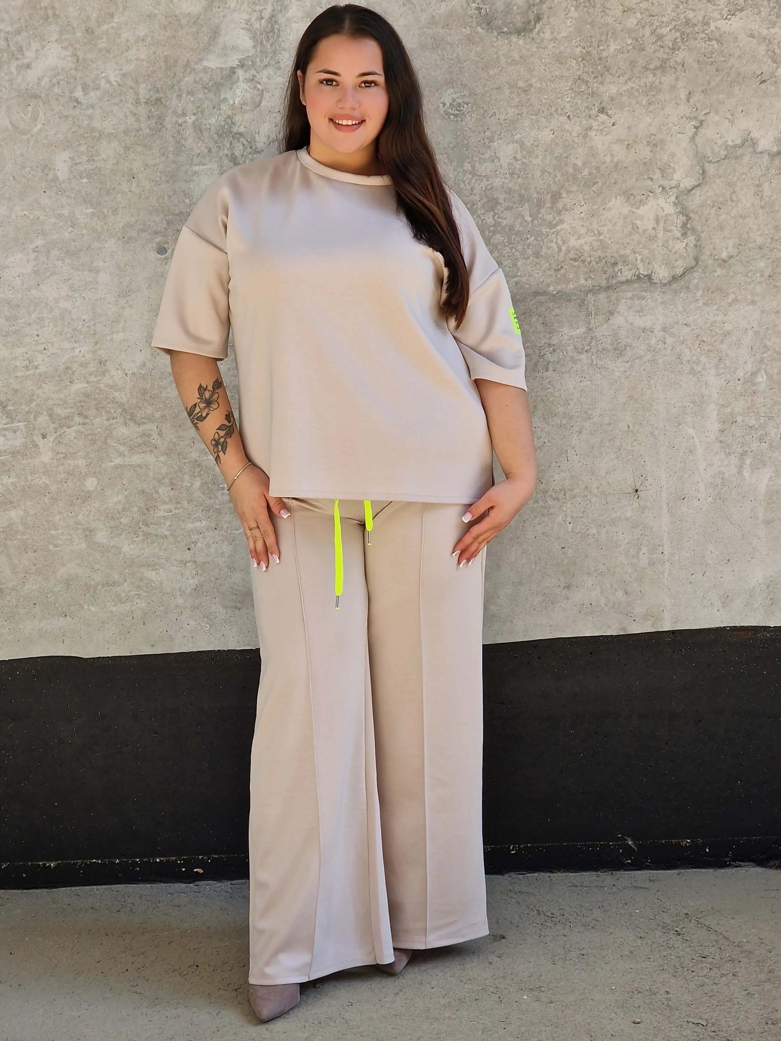 Komplet dresowy z szerokimi nogawkami Stylowa XL