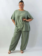Komplet Plus Size – bluzka i szerokie spodnie z lekkiego materiału Stylowa XL