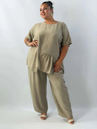 Komplet Plus Size – bluzka i szerokie spodnie z lekkiego materiału Stylowa XL