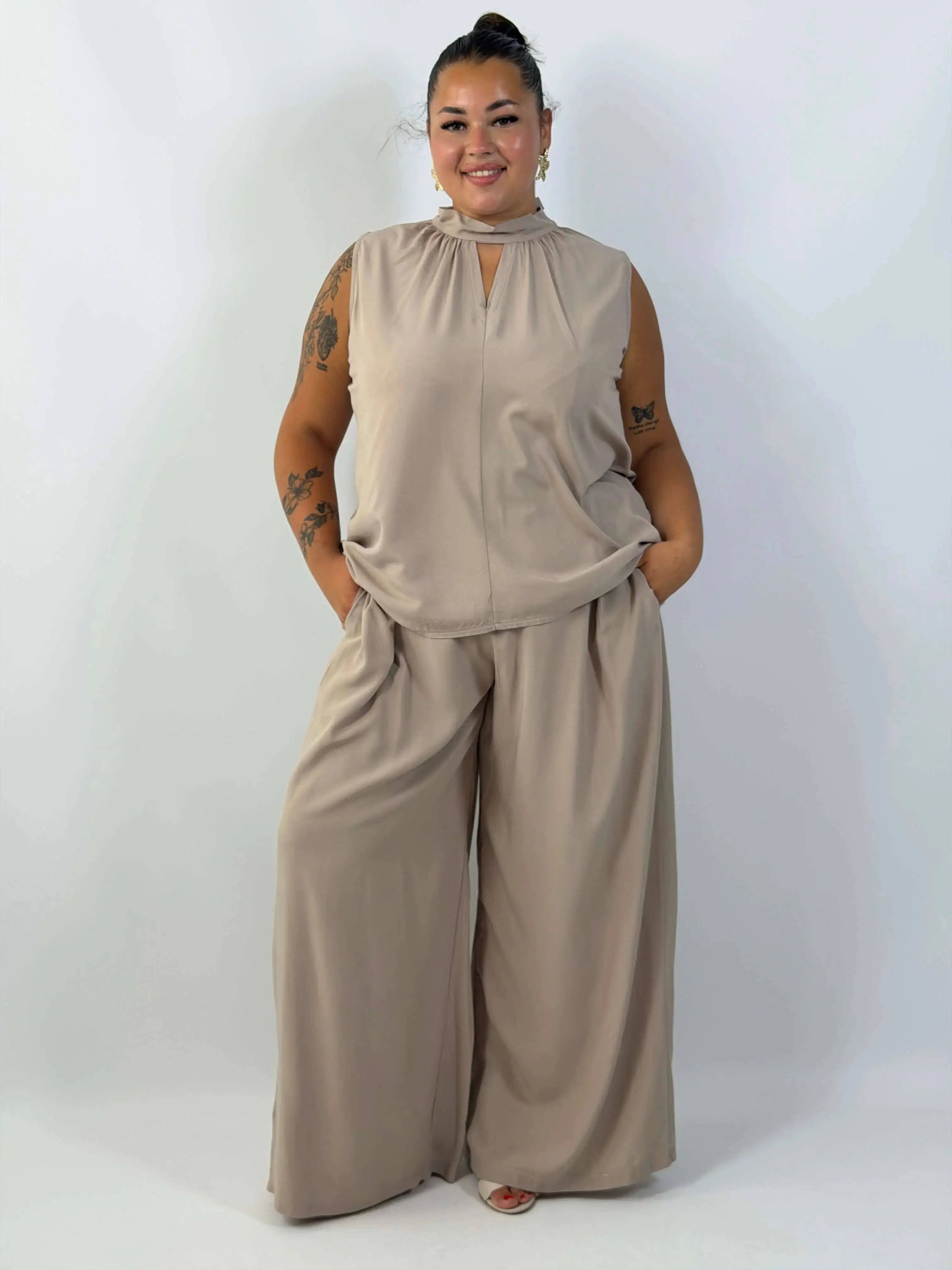 Komplet Plus Size – elegancka bluzka i szerokie spodnie Stylowa XL