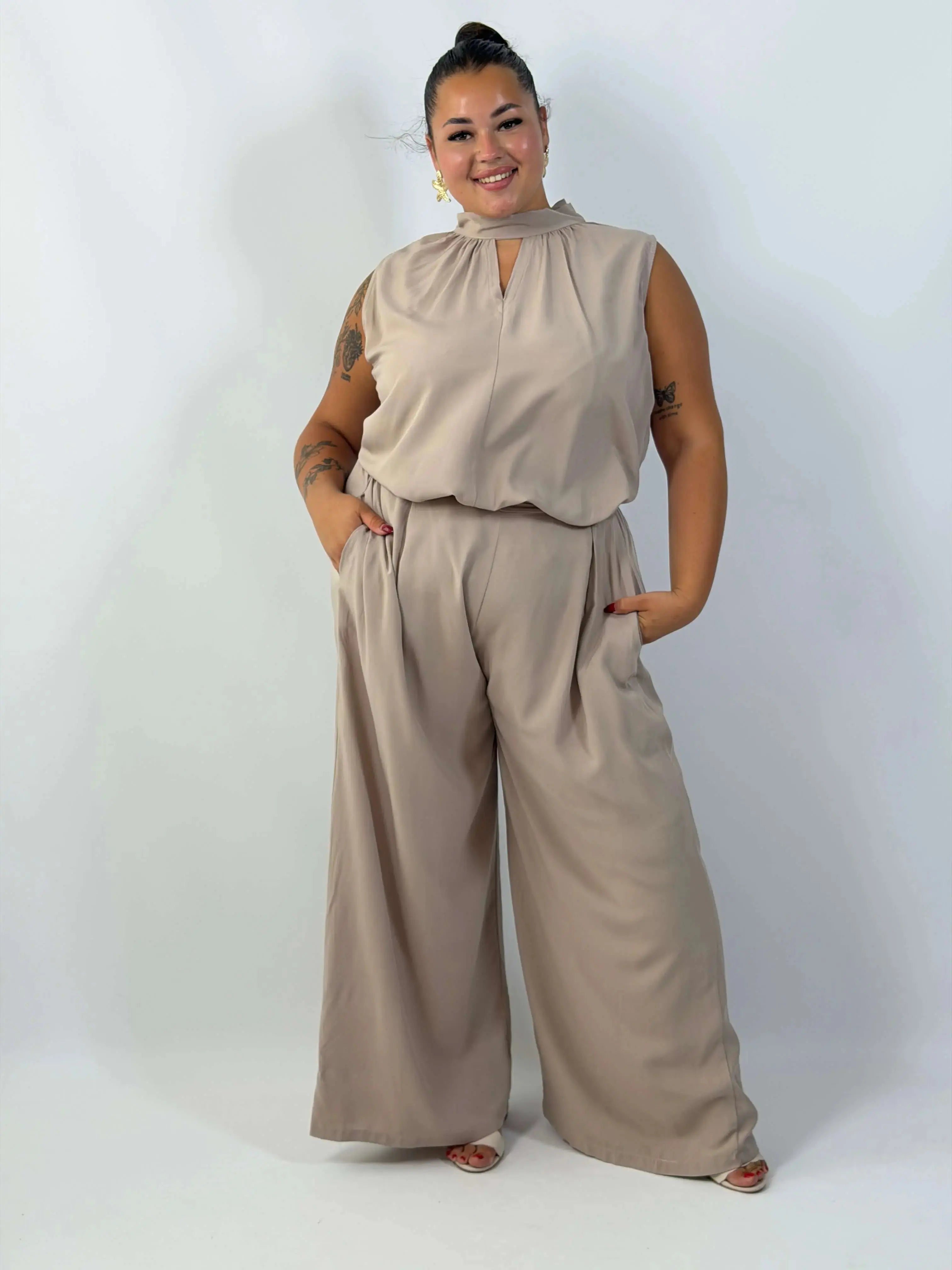 Komplet Plus Size – elegancka bluzka i szerokie spodnie Stylowa XL